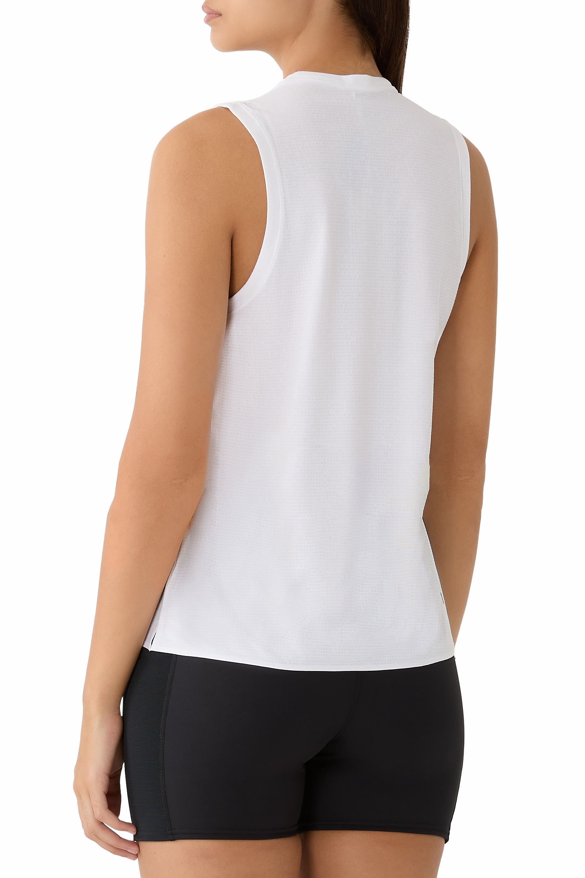 بلوزة رياضية بلا أكمام