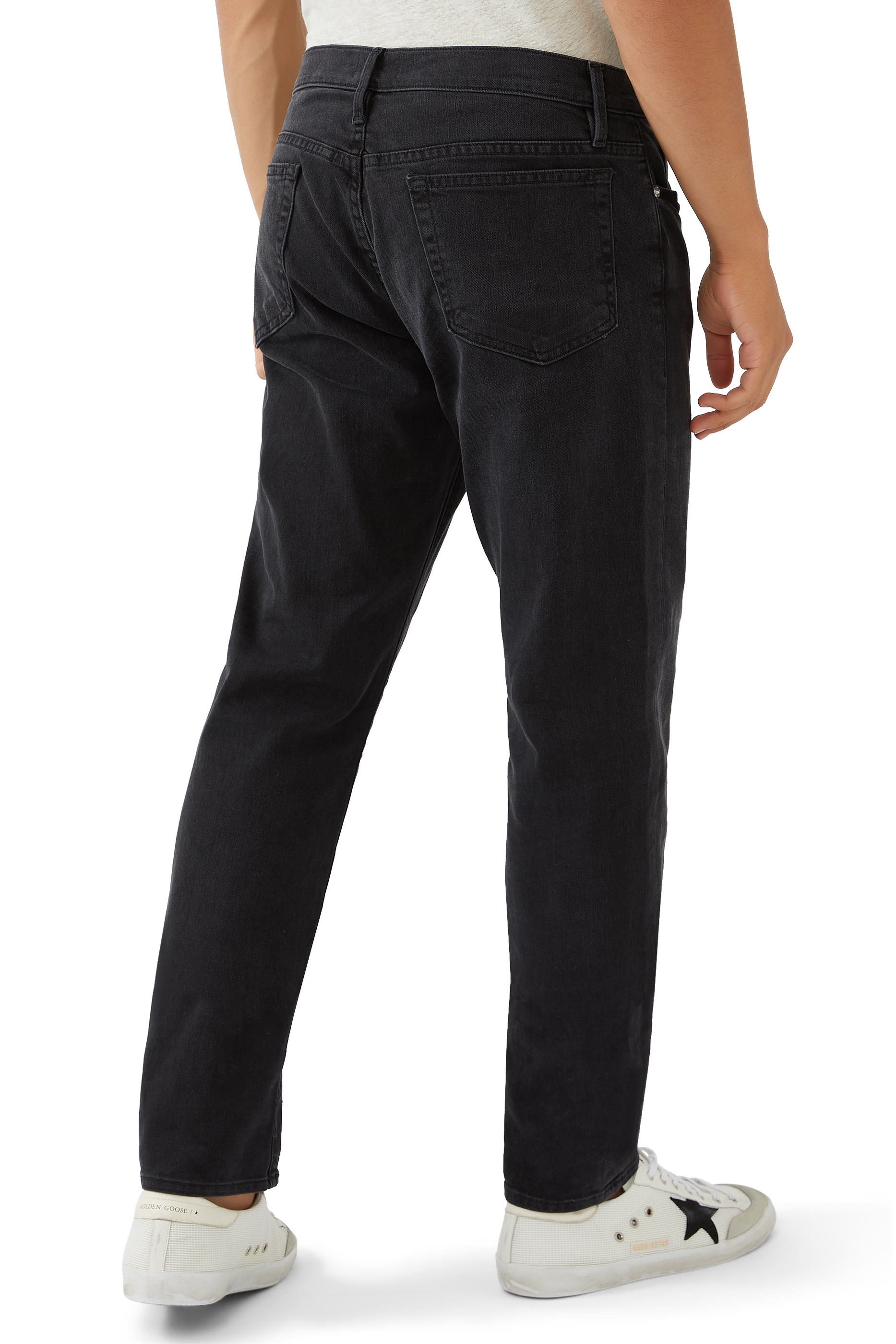 بنطال جينز لوم بقصة ضيقة