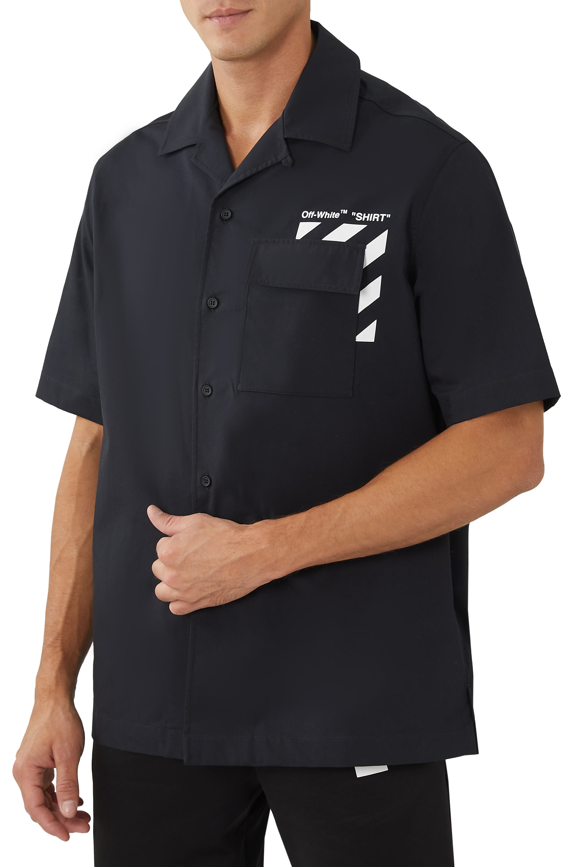 قميص هوليداي بجيب مزين بطبعة خطوط مائلة