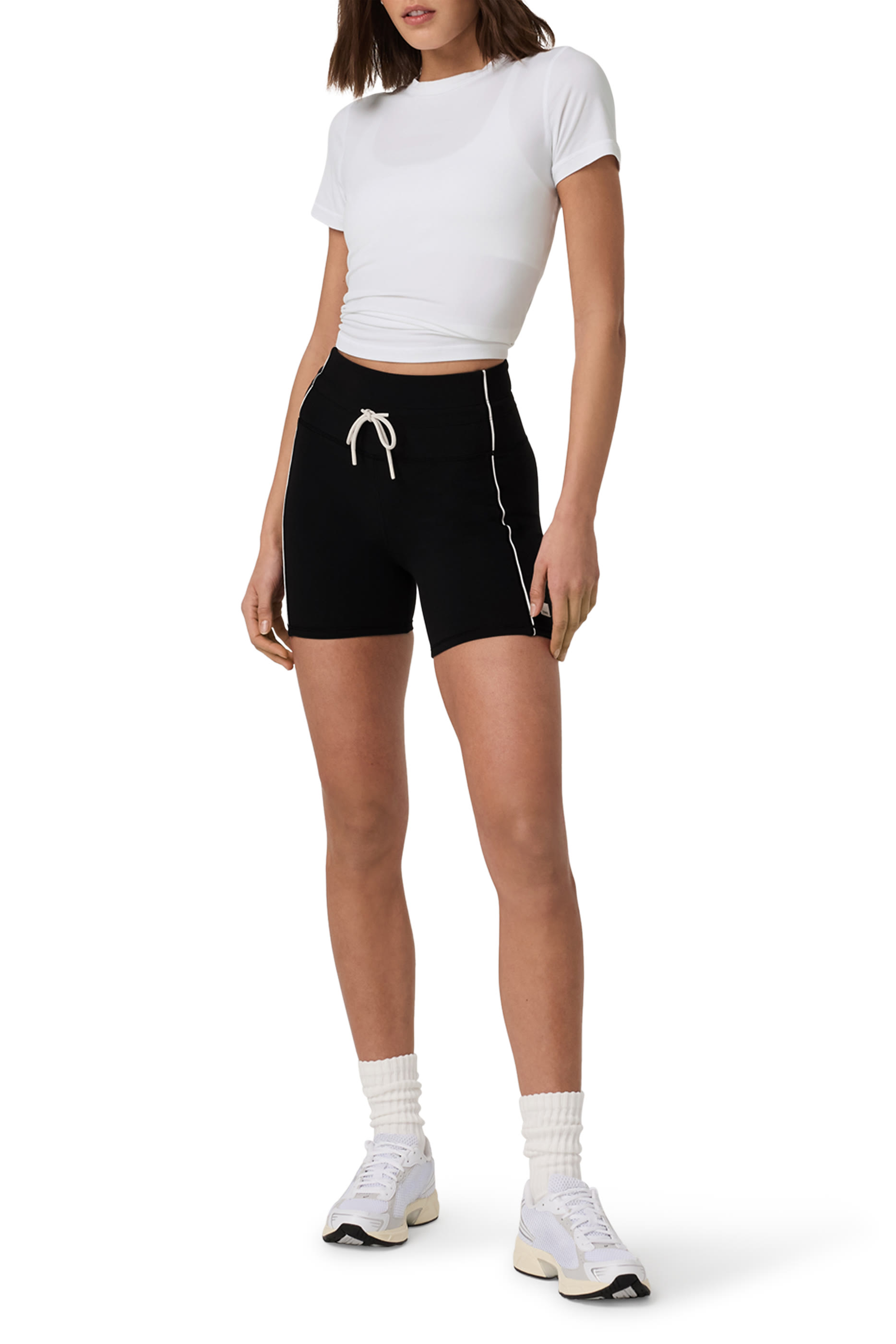 تيشيرت لوكس بأكمام قصيرة