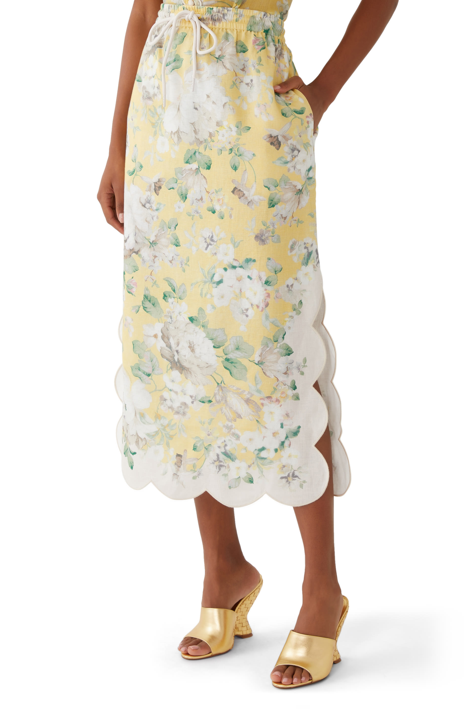 تنورة أكاسيا متوسطة الطول بحافة صدفية