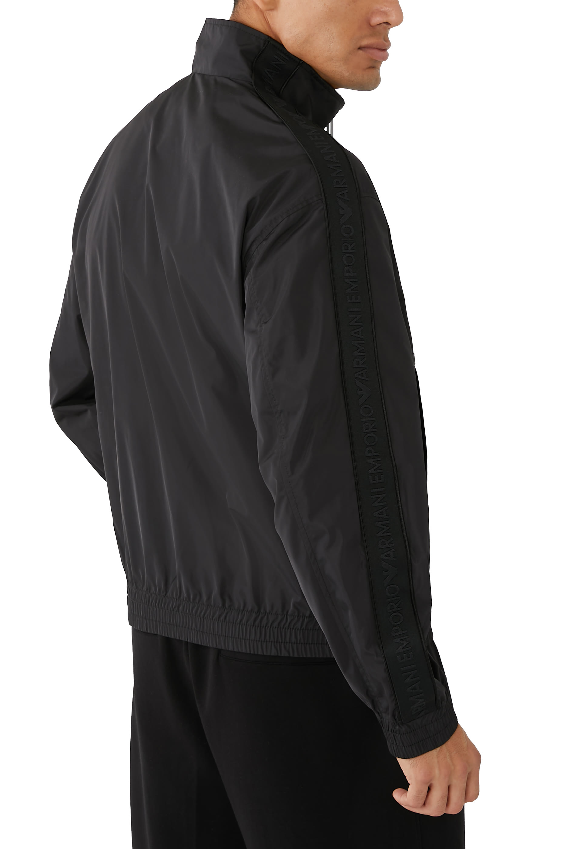 جاكيت نايلون بسحاب