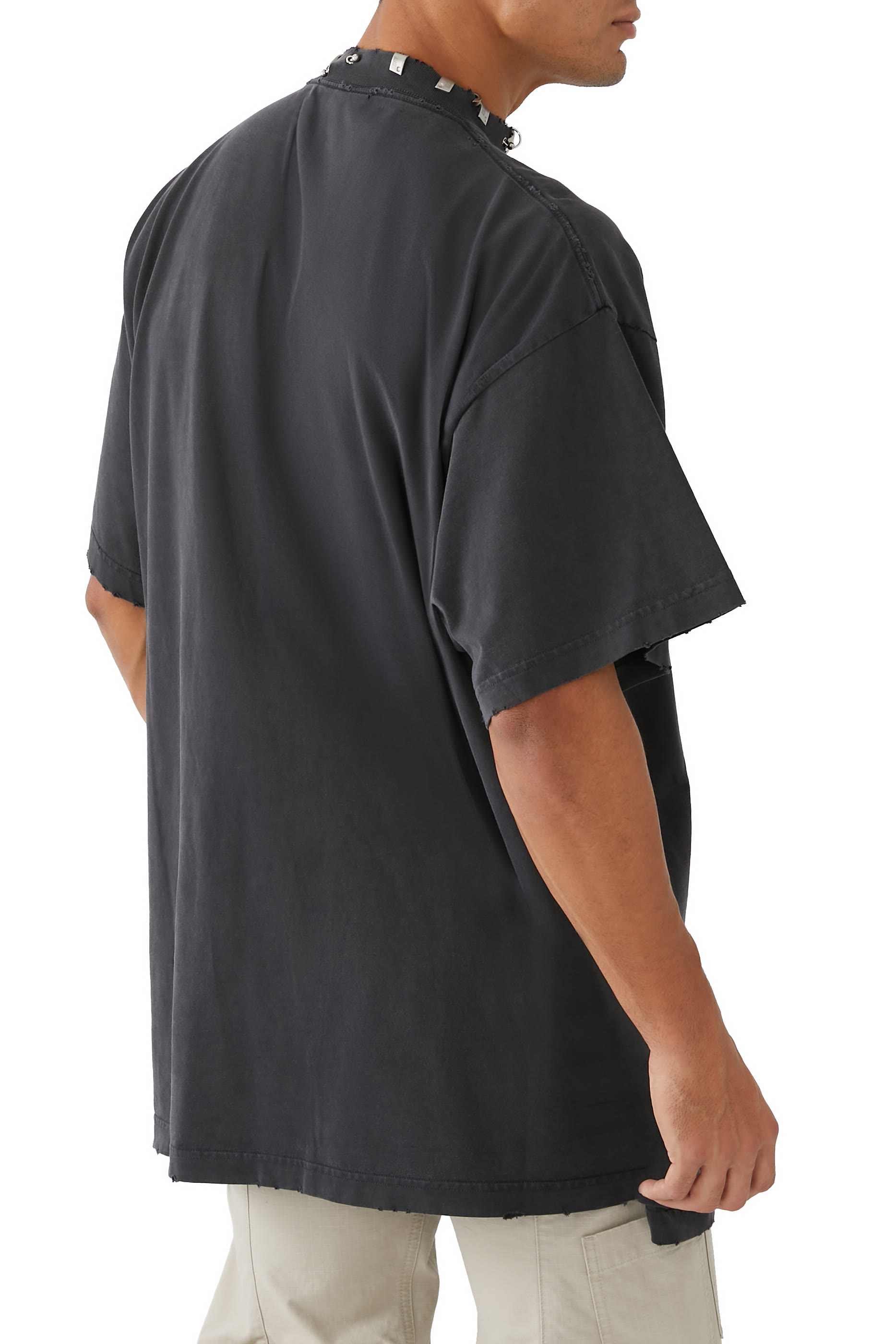 تيشيرت مثقوب