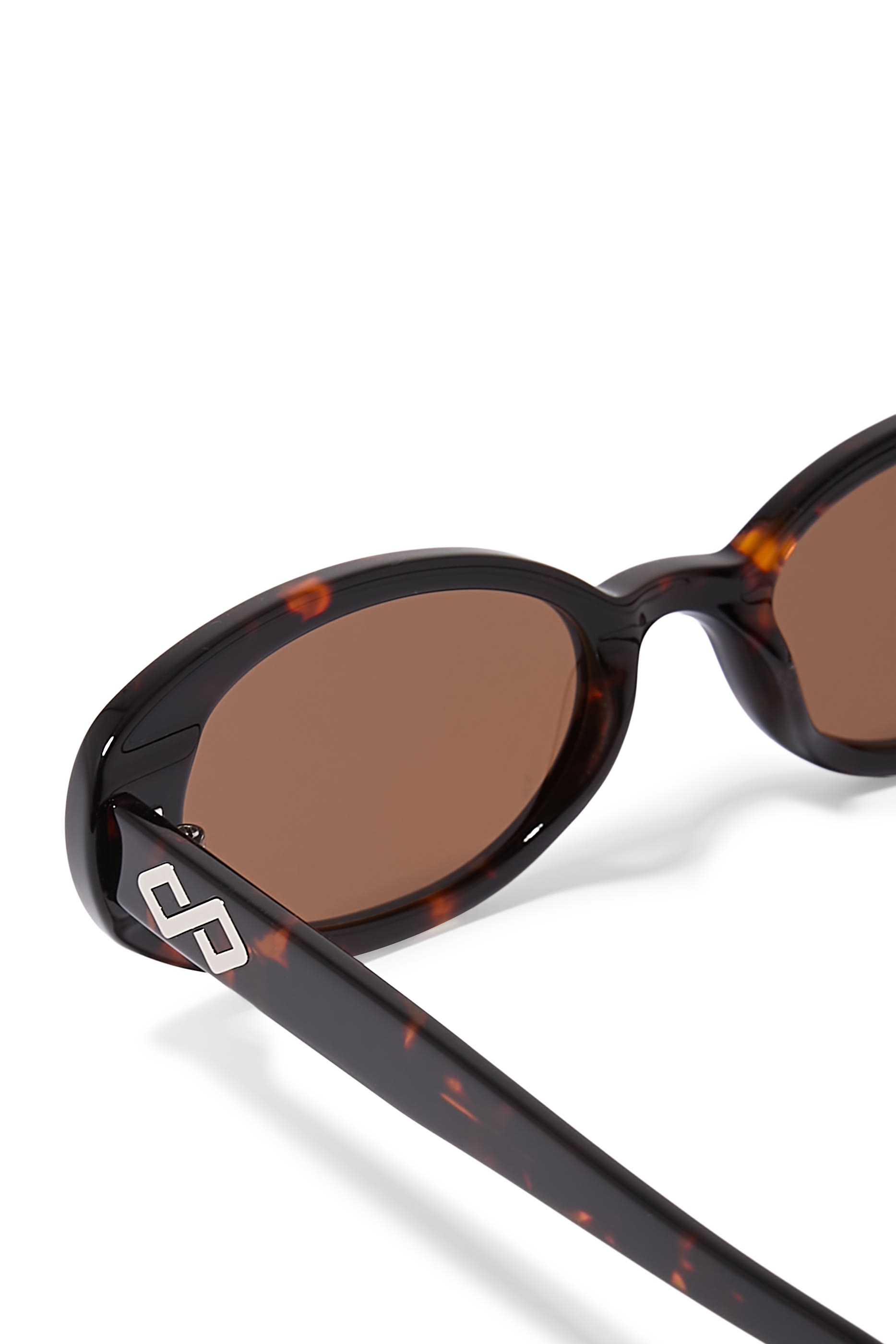 نظارة شمسية أوليفيا بتصميم بيضاوي