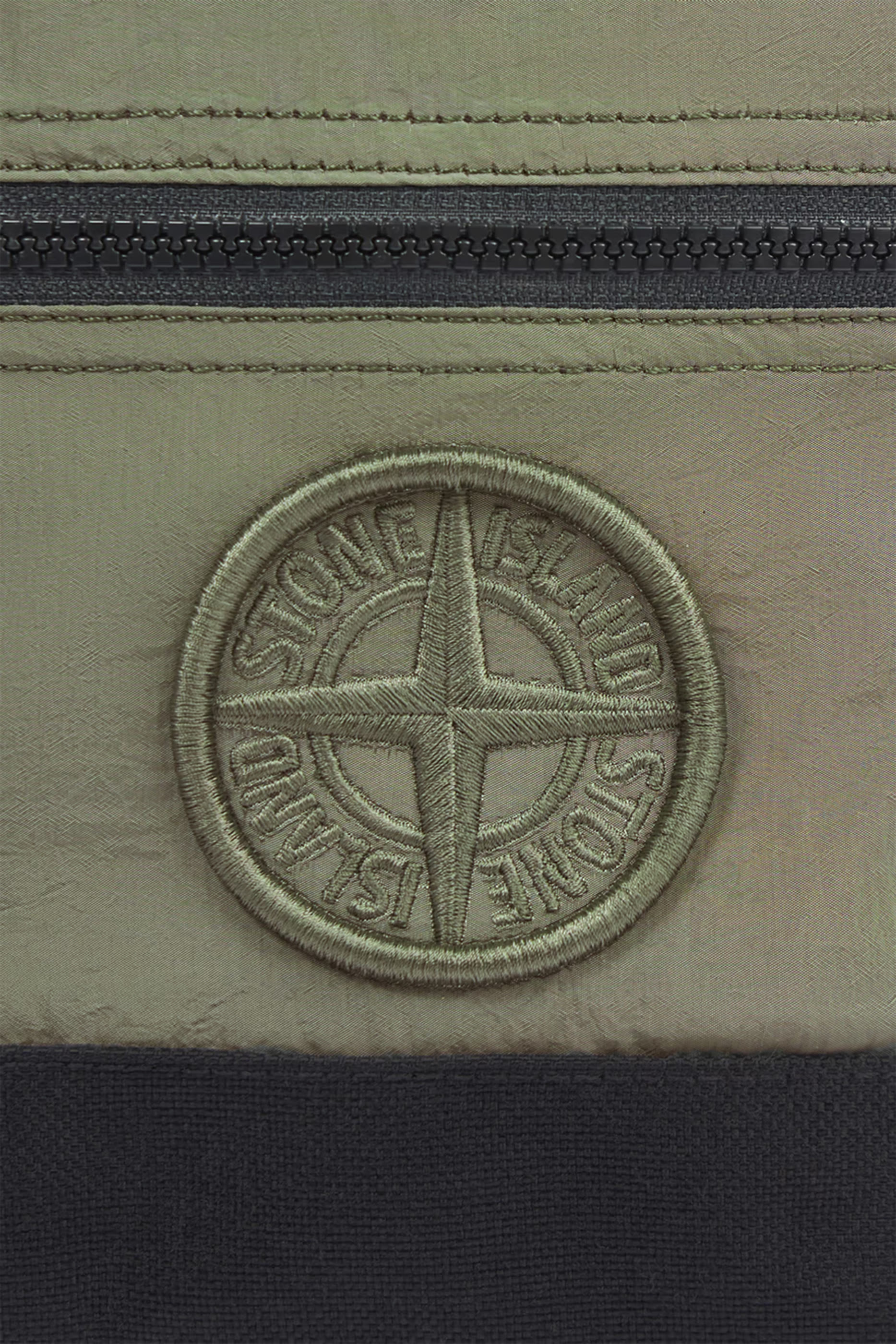 حقيبة صغيرة بجيوب وسحاب