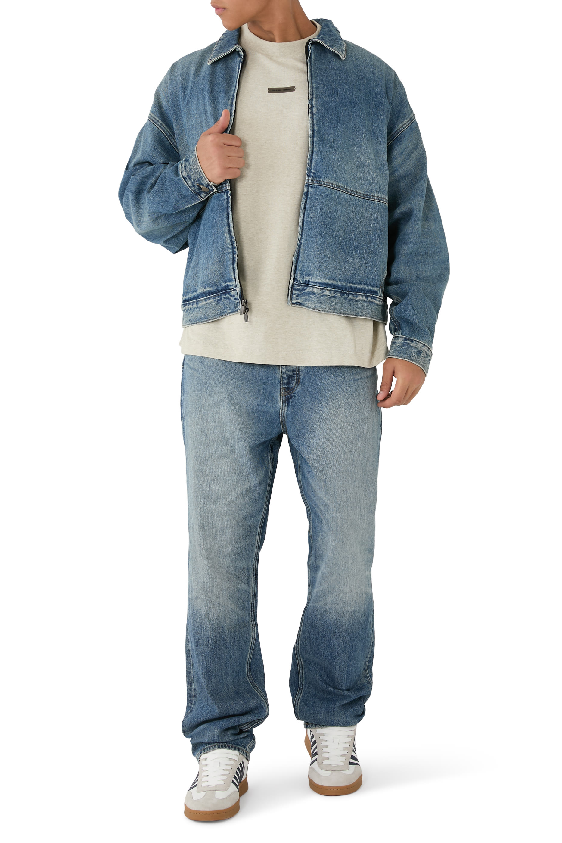 تيشيرت بأكمام طويلة وقصة كلاسيكية