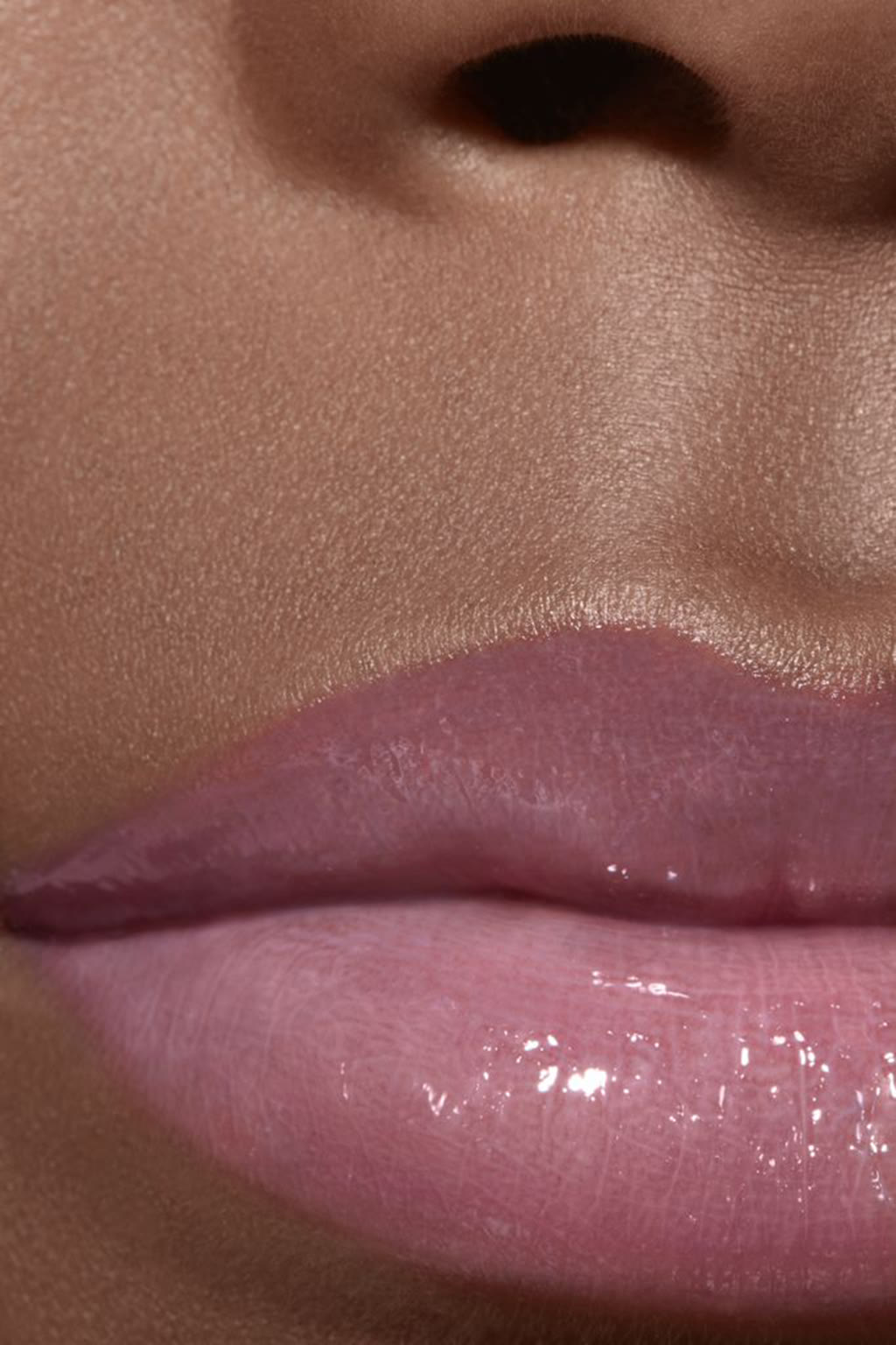 أحمر شفاه سائل بلمعان وثبات فائق ROUGE ALLURE LAQUE