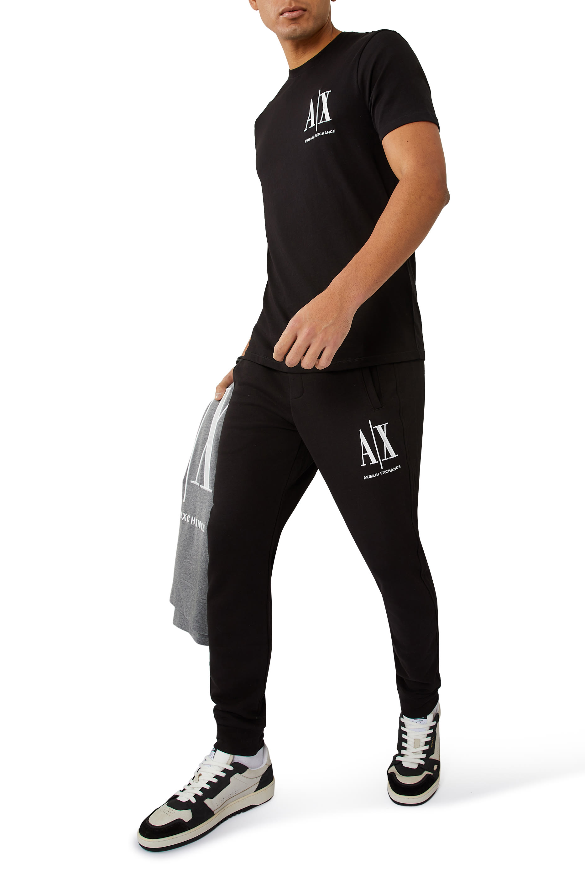 بنطال رياضي بشعار الماركة