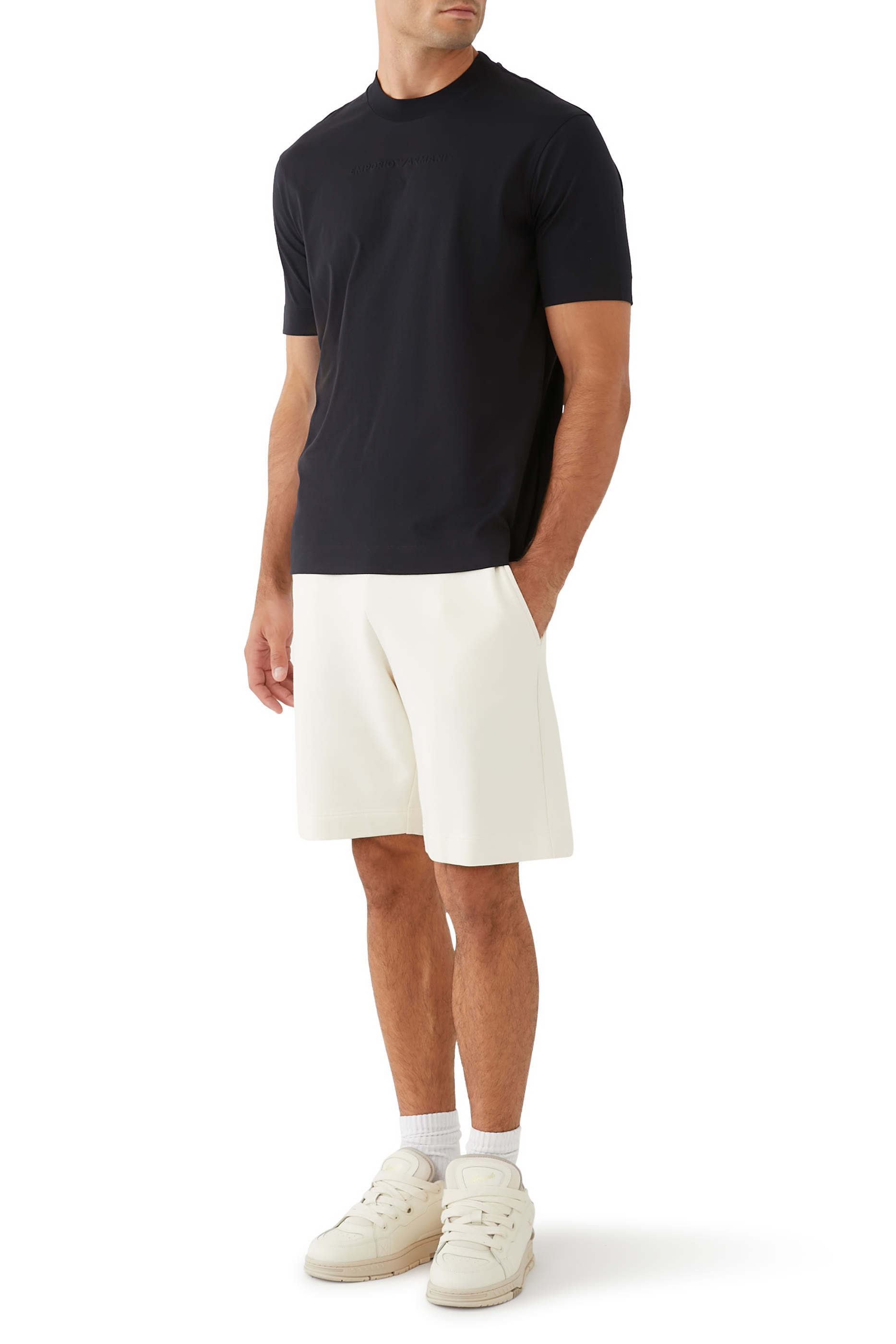 تيشيرت بنقشة شعار الماركة بحجم صغير