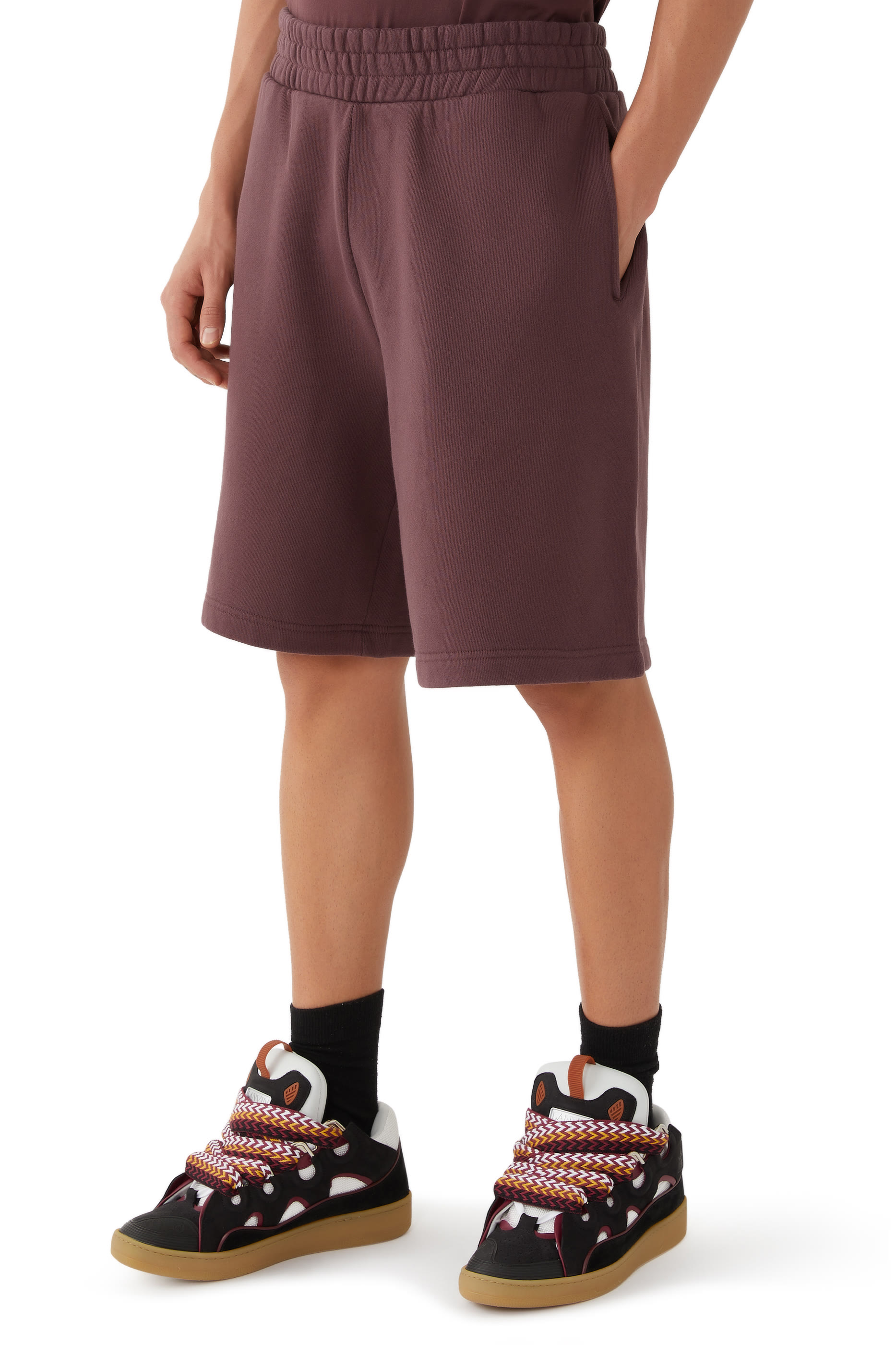 شورت رياضي بتصميم جامعي