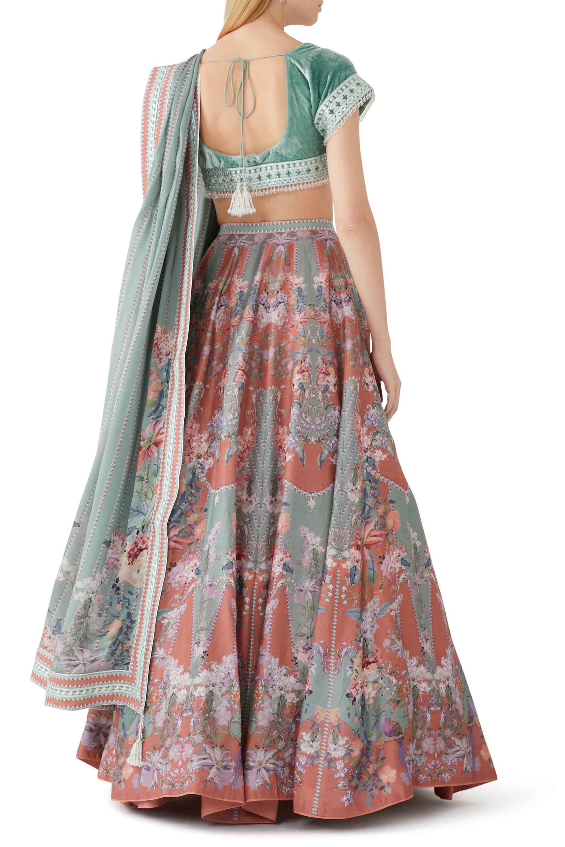 طقم هارمونيا ليهينغا بطبعات زهور