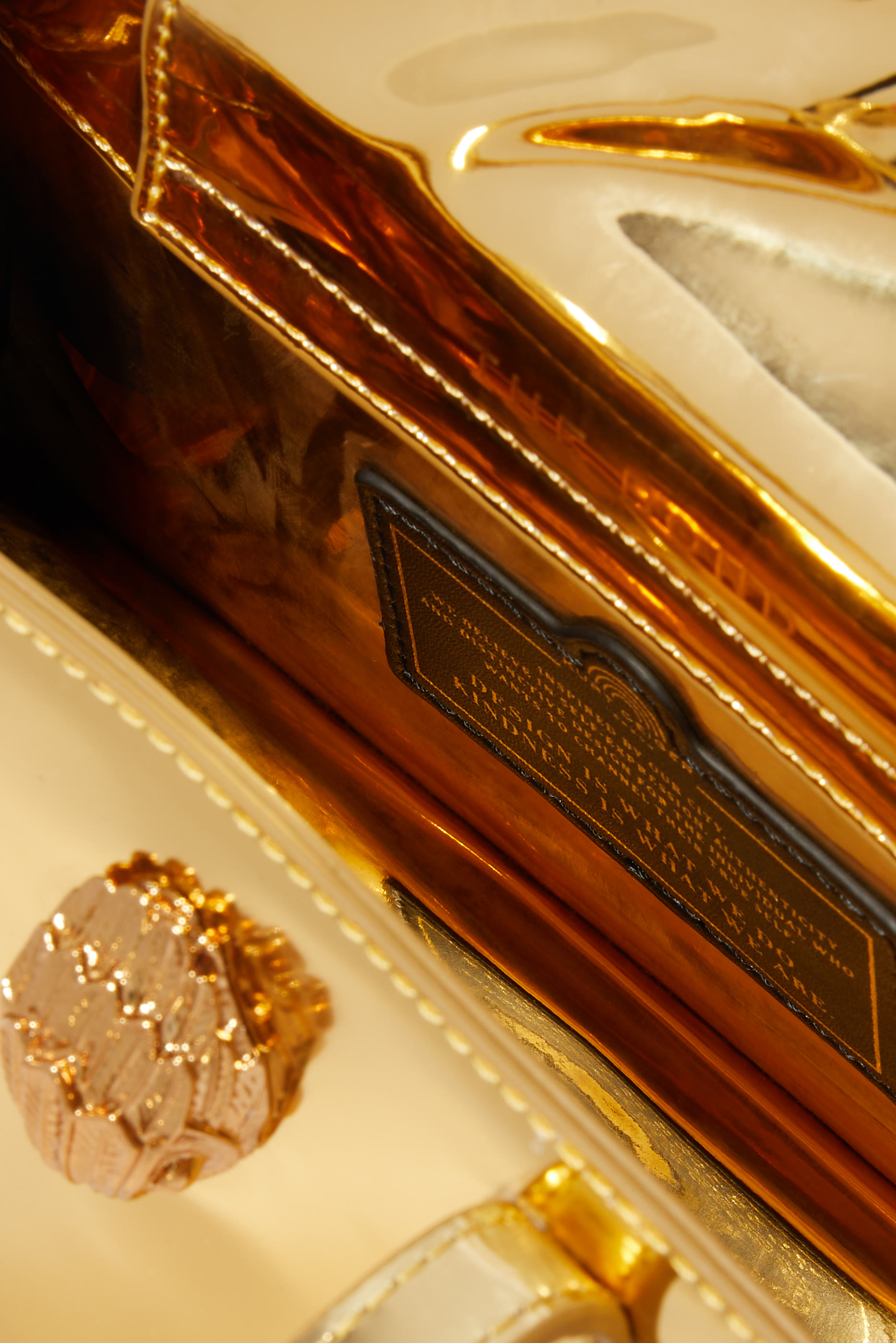 حقيبة يد بوند صغيرة