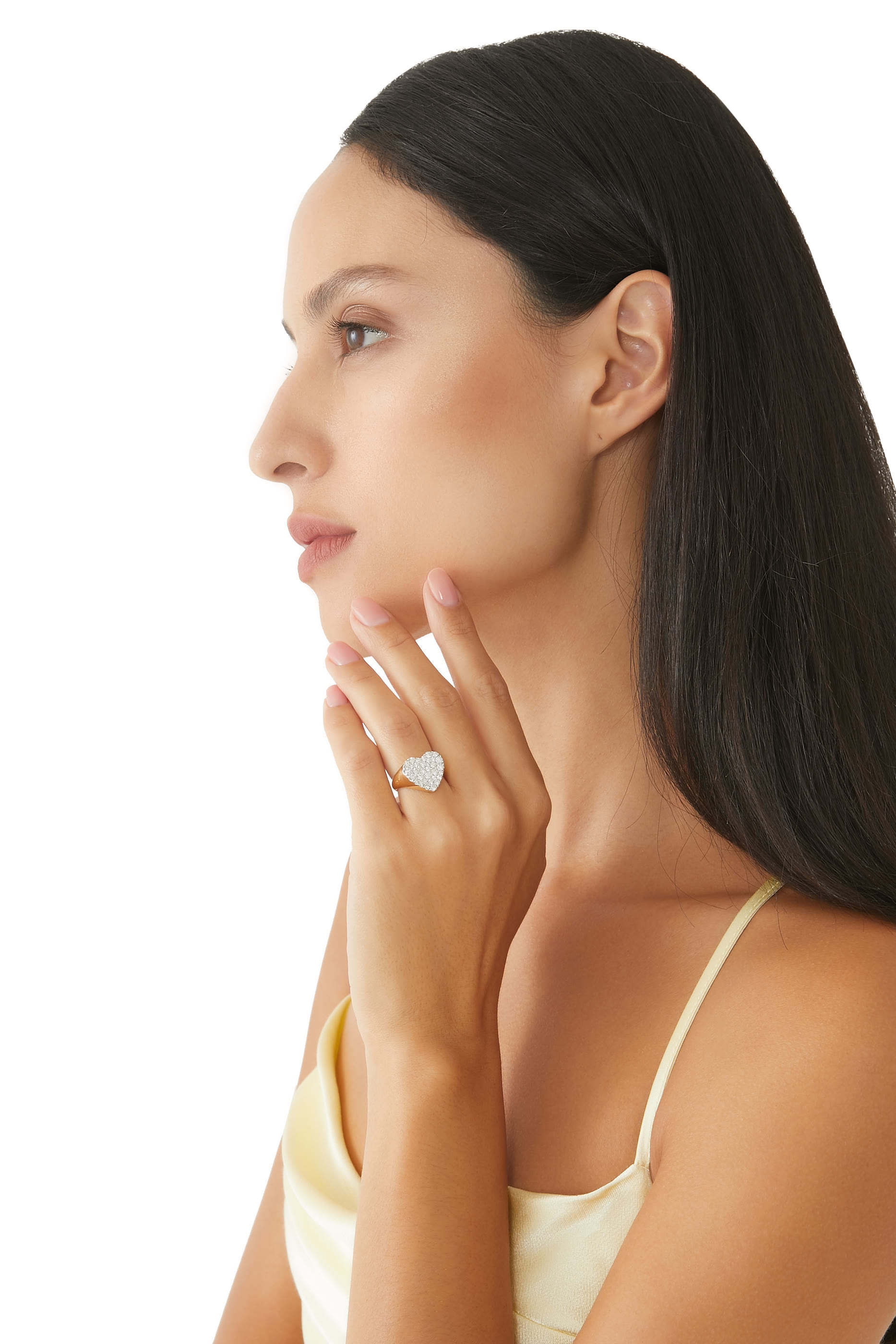 خاتم خنصر بتصميم قلب مرصع بالماس ذهب أصفر عيار 18