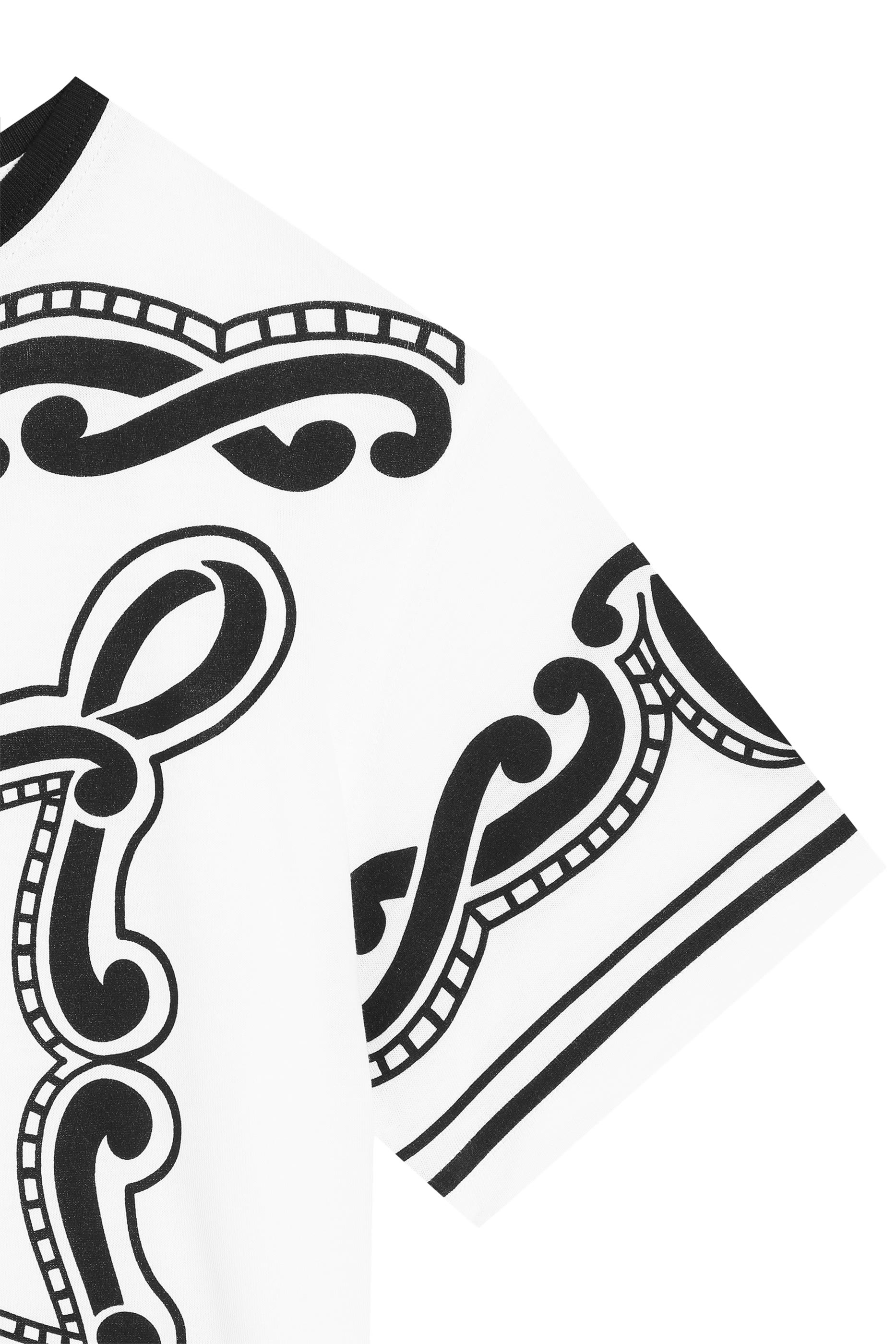 تيشيرت بشعار الماركة للأطفال