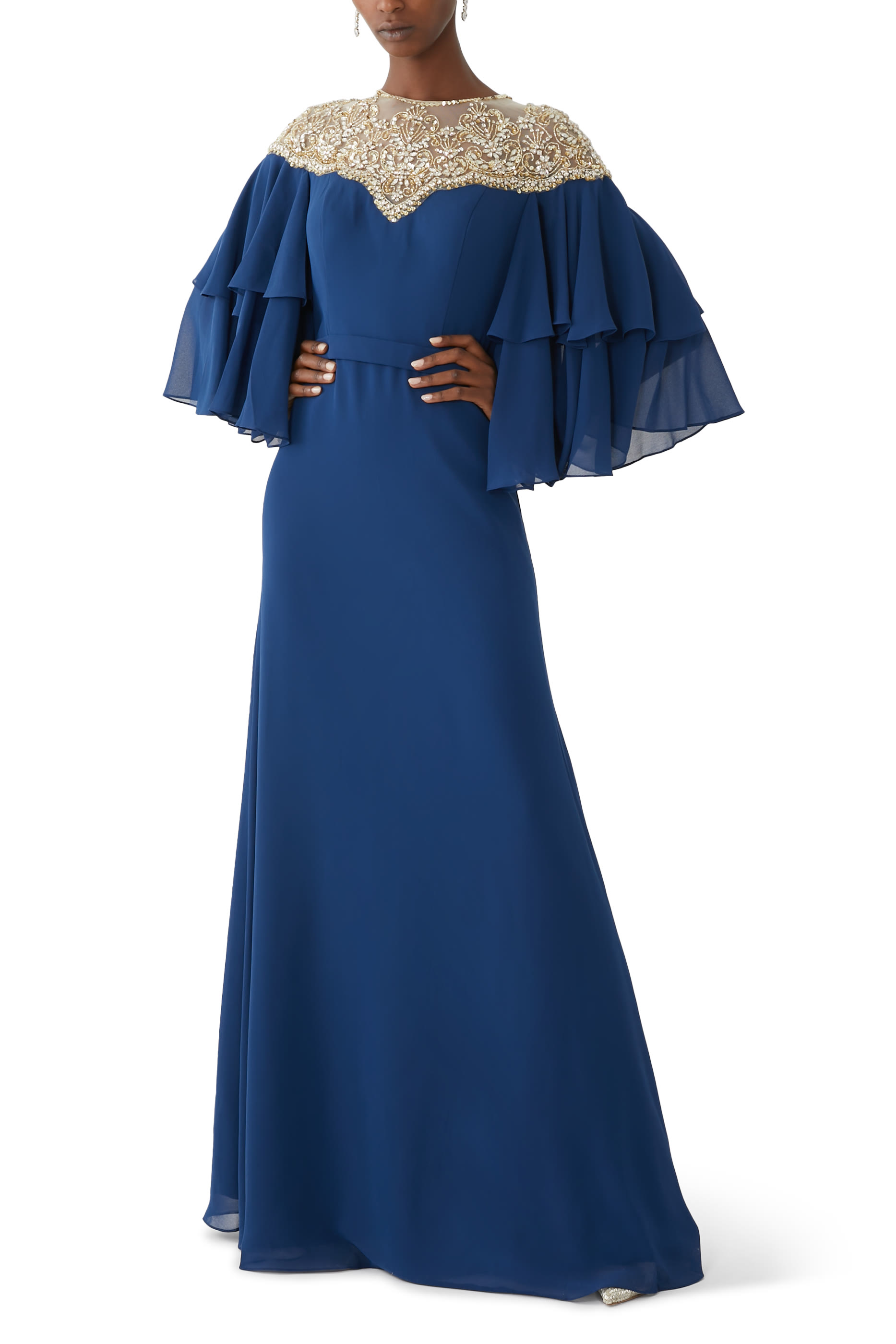 فستان سهرة بكشكش وتطريزات