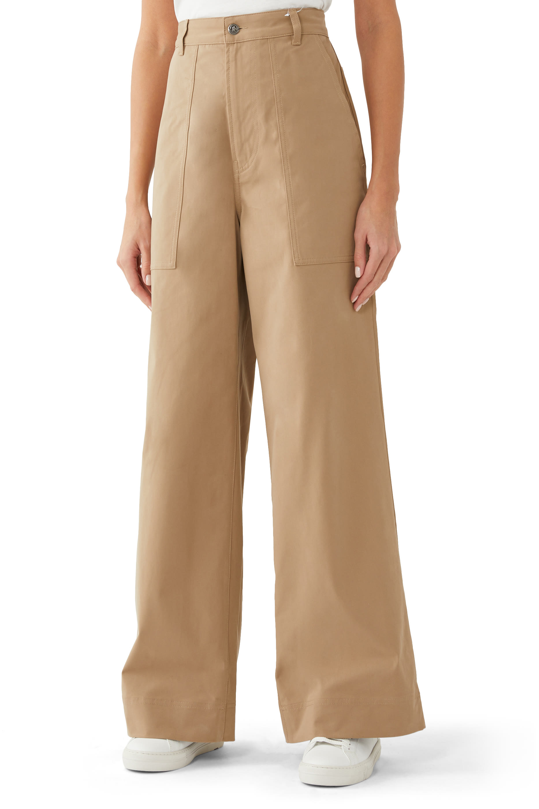 بنطال بقصة ساق واسعة