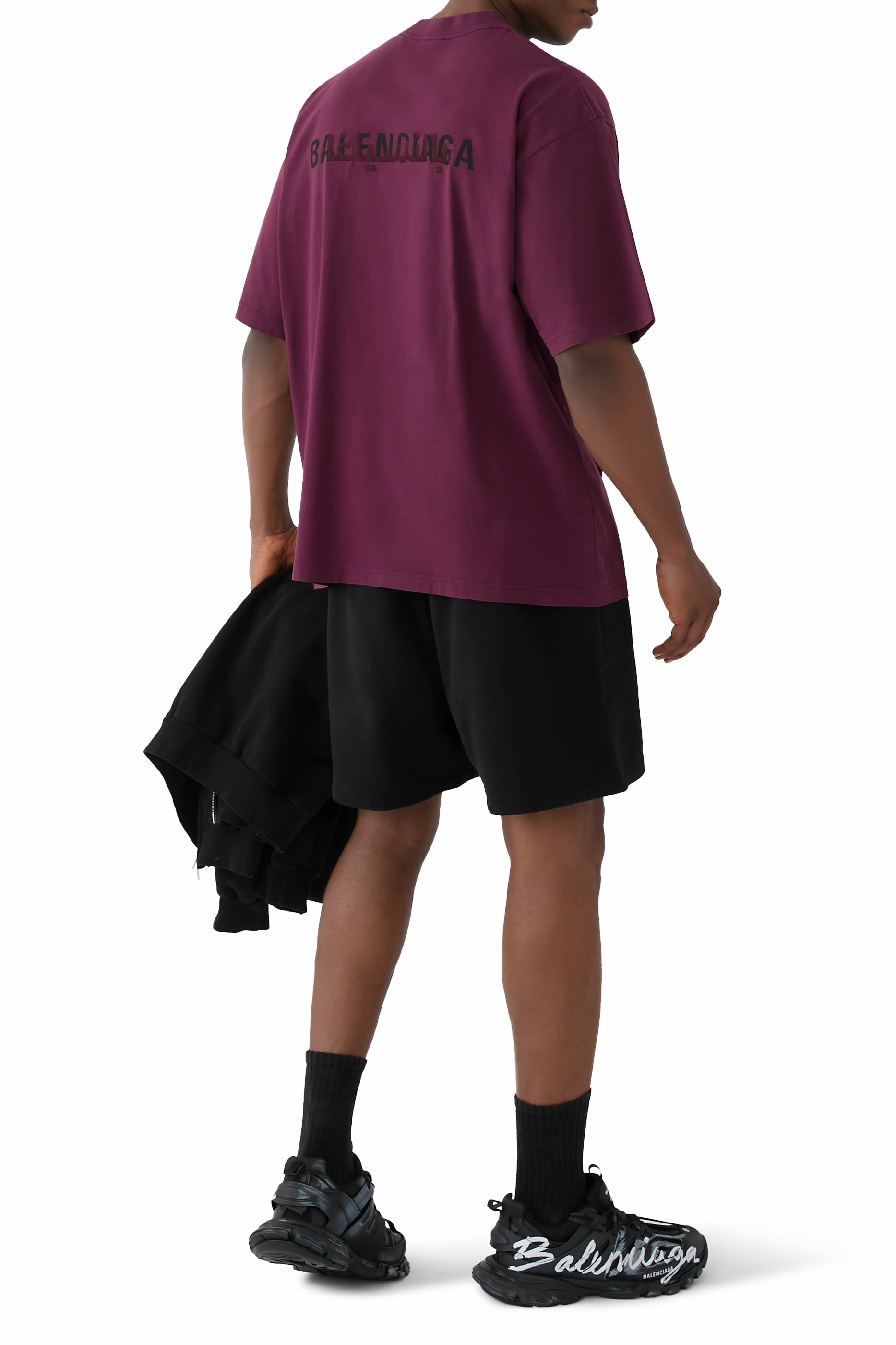 تيشيرت بقصة فضفاضة قليلا