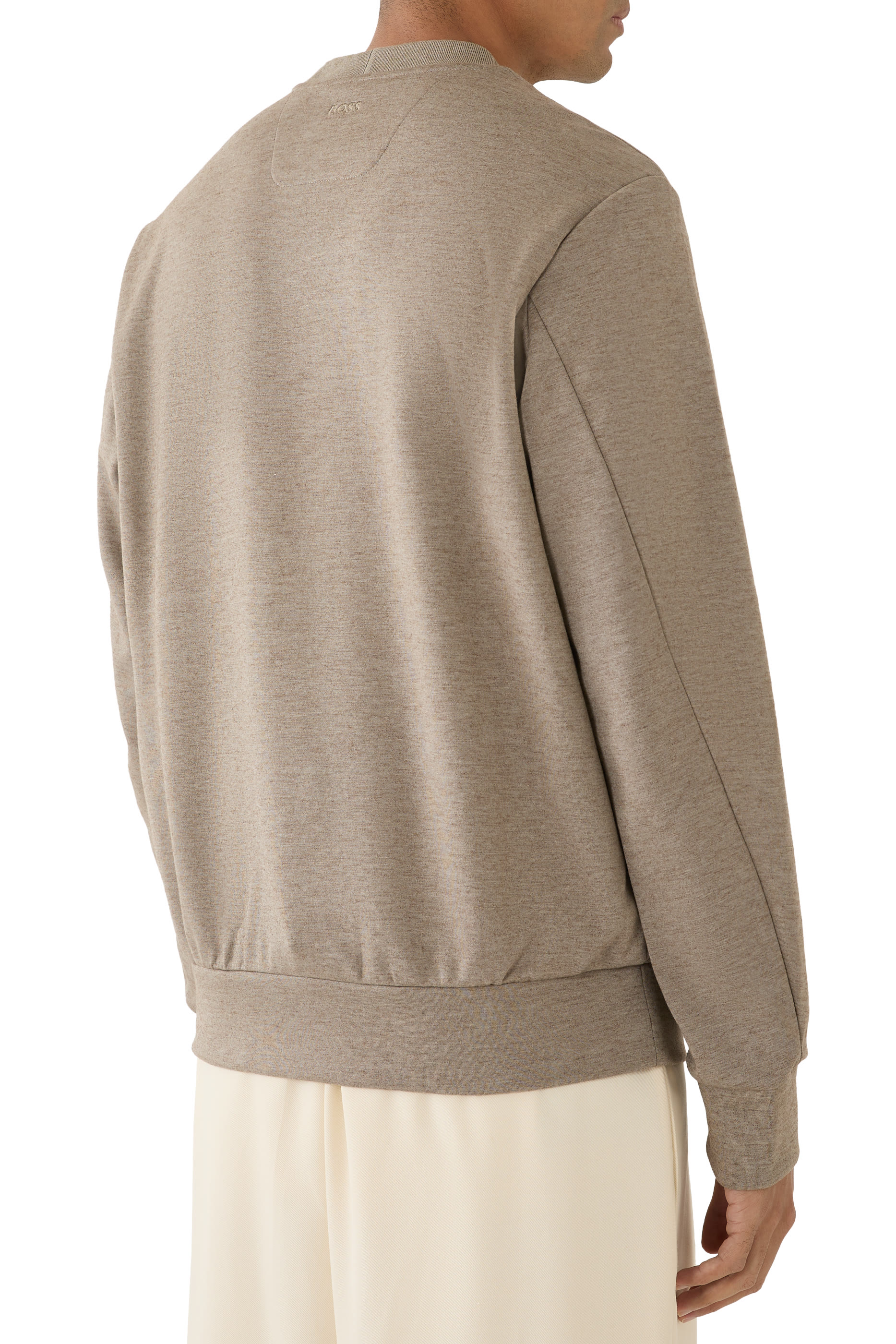 سويت شيرت بشعار الماركة بتصميم جناح