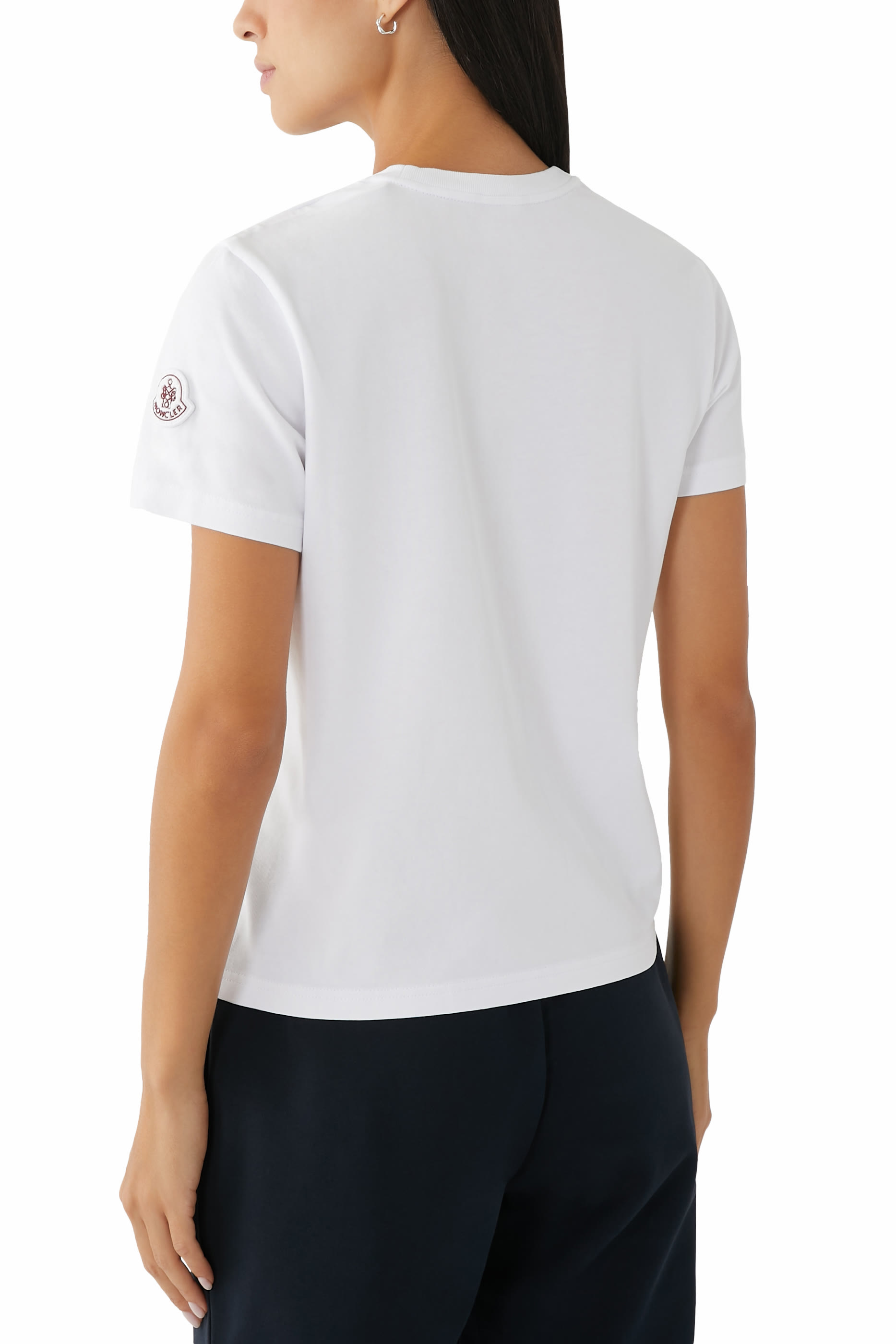 تيشيرت بتطريز شعار الماركة