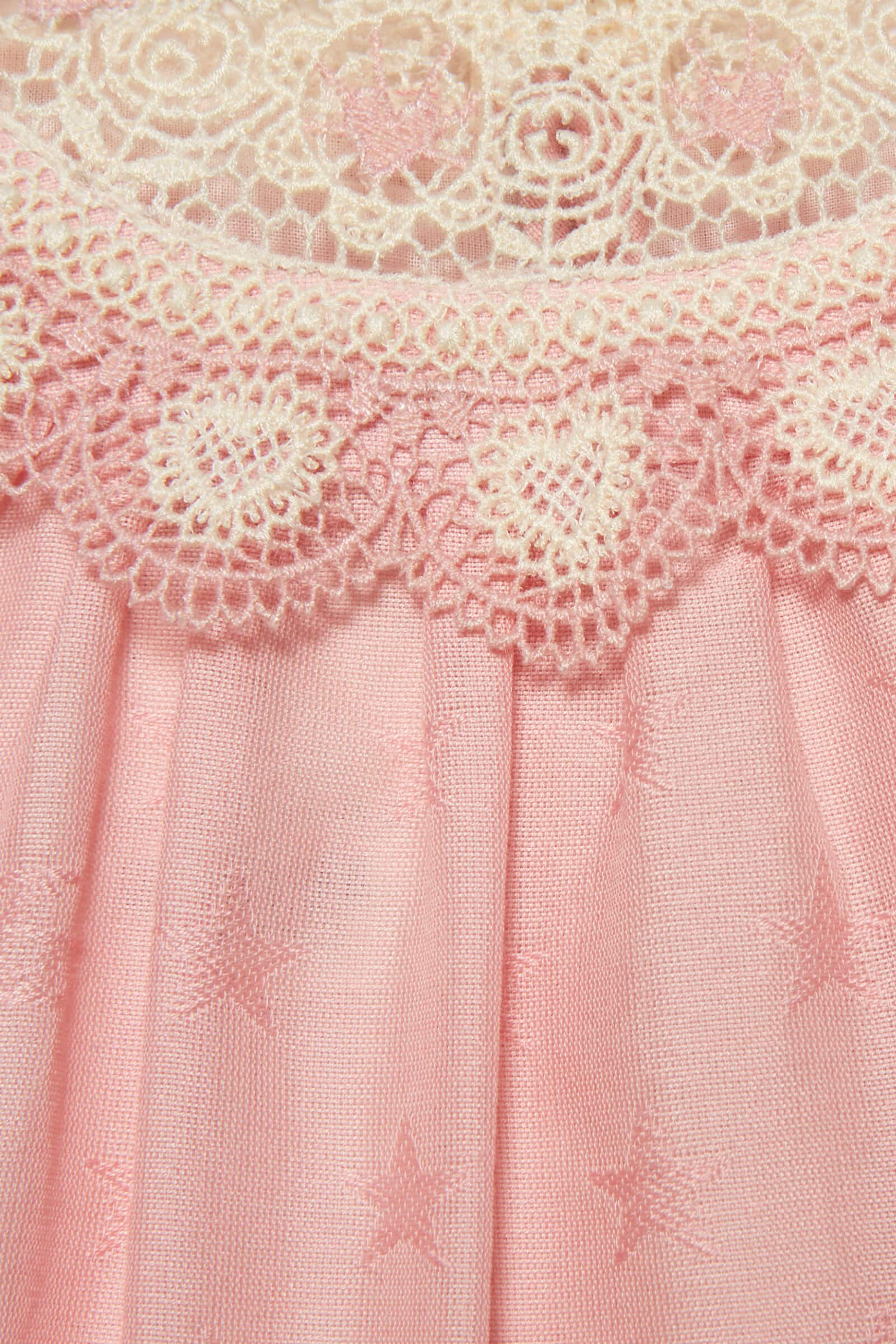 فستان قطن بنقشة نجوم وحرفي شعار الماركة