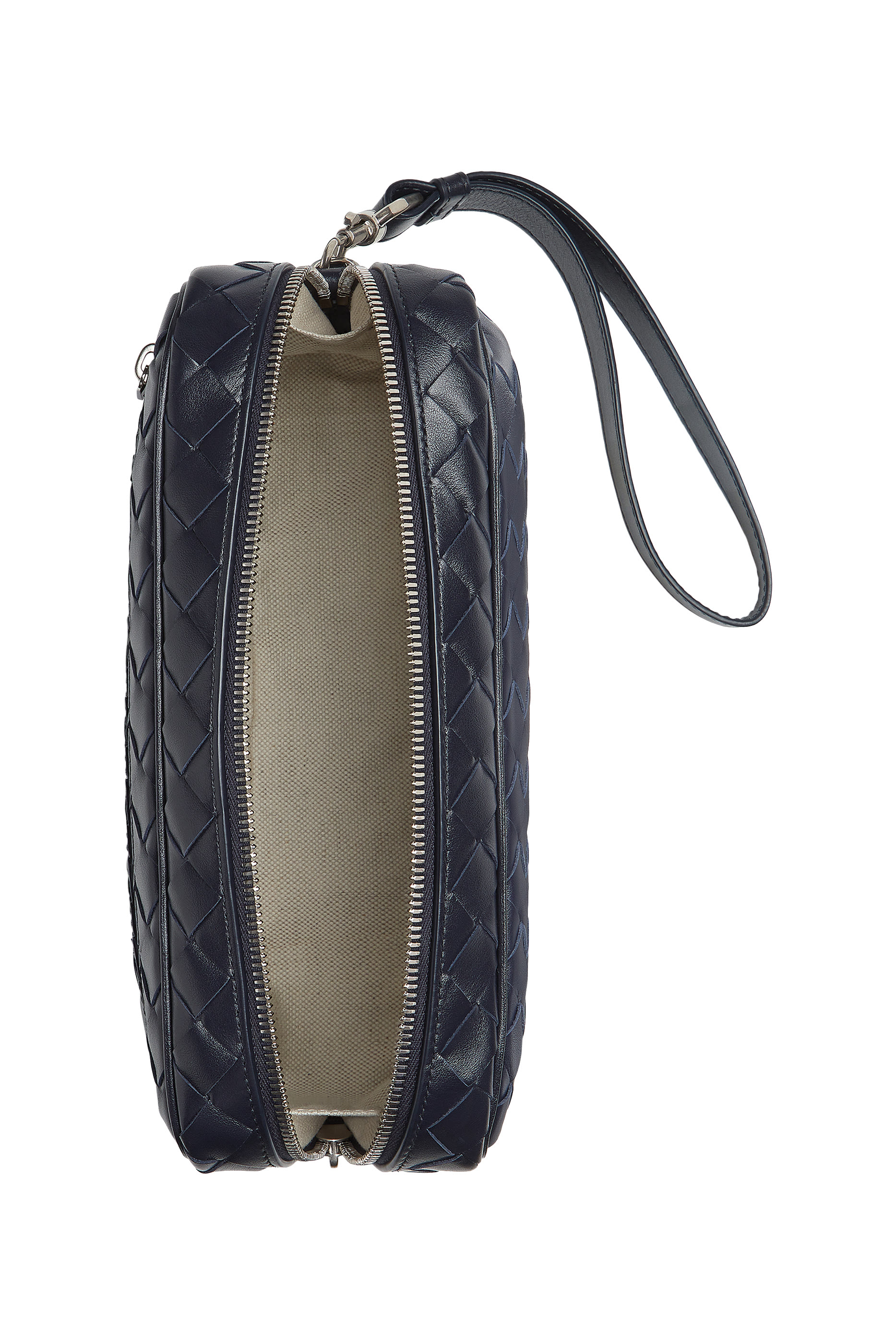 حقيبة صغيرة بتصميم مجدول وحمالة معصم