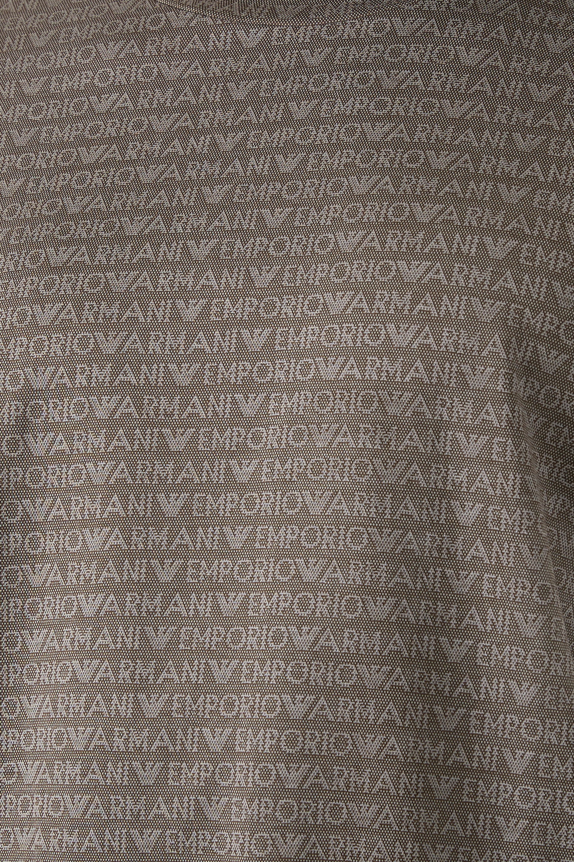 تيشيرت بنقشة شعار الماركة بحجم صغير