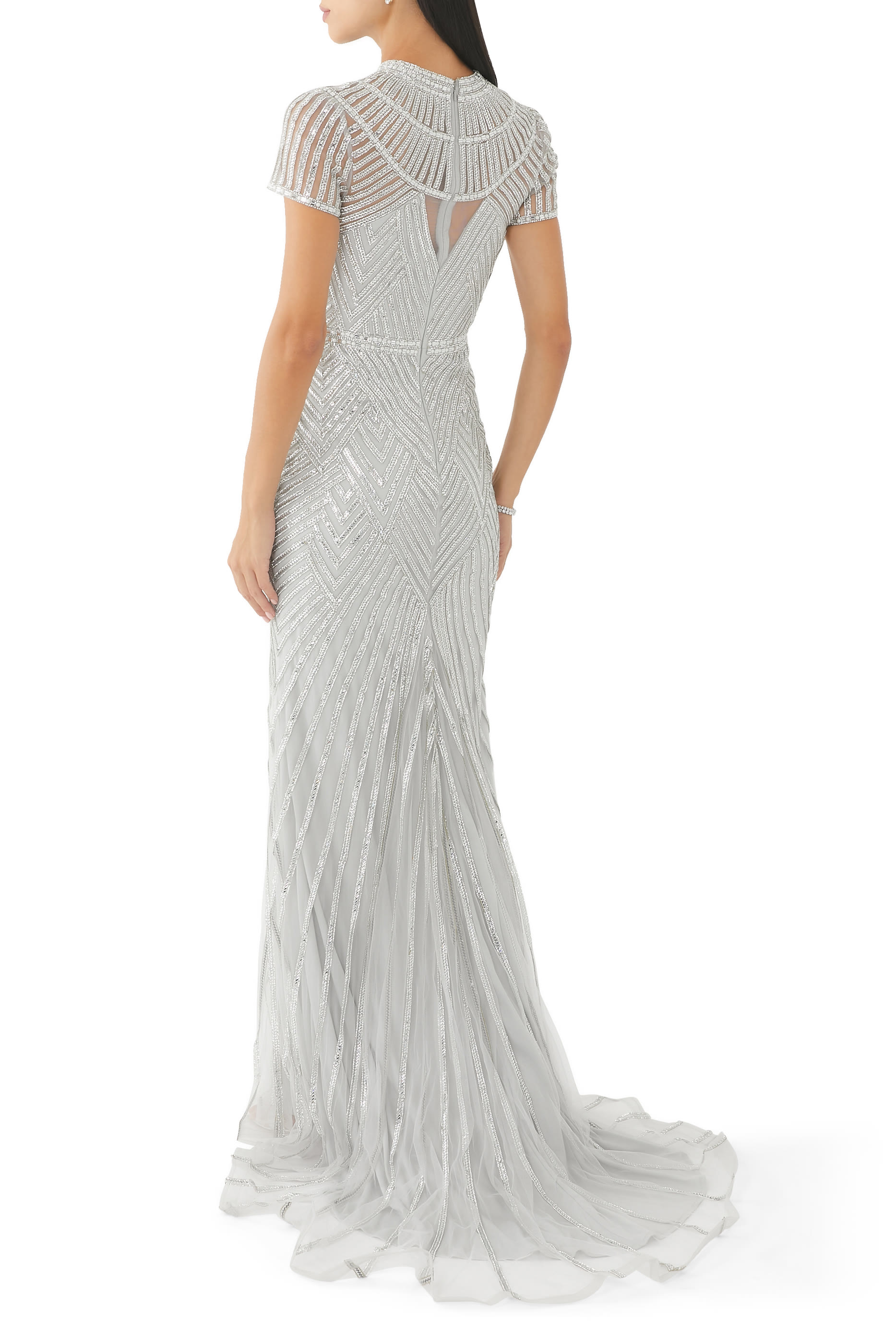 فستان طويل مطرز بالخرز