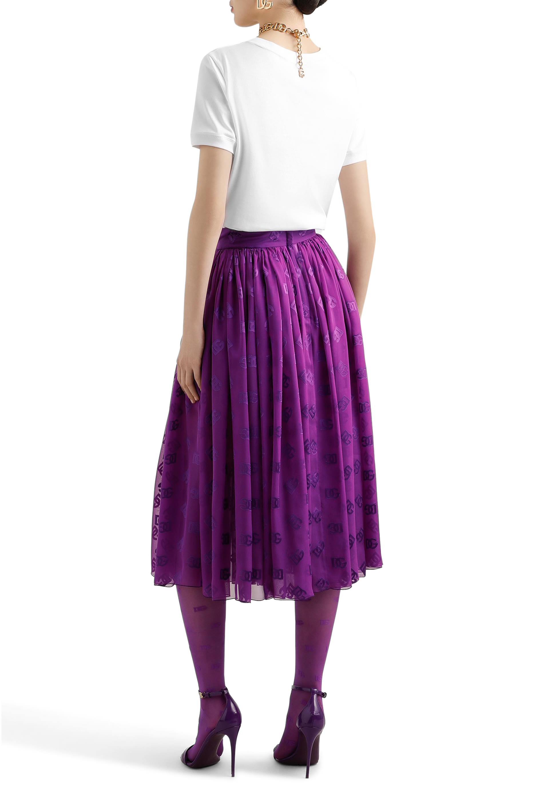 تيشيرت بحرفي شعار الماركة مطرز بدانتيل