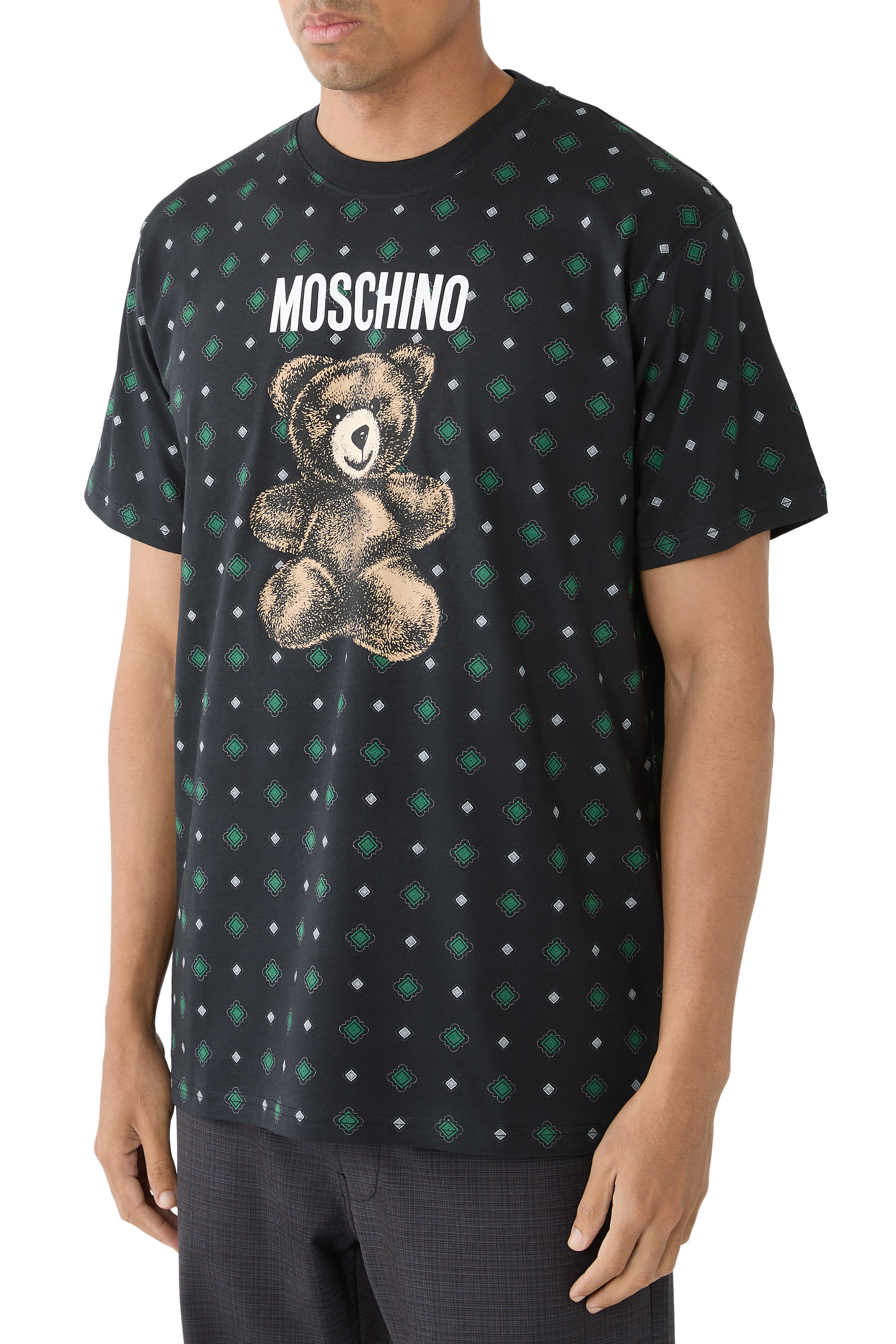 تيشيرت بأكمام قصيرة