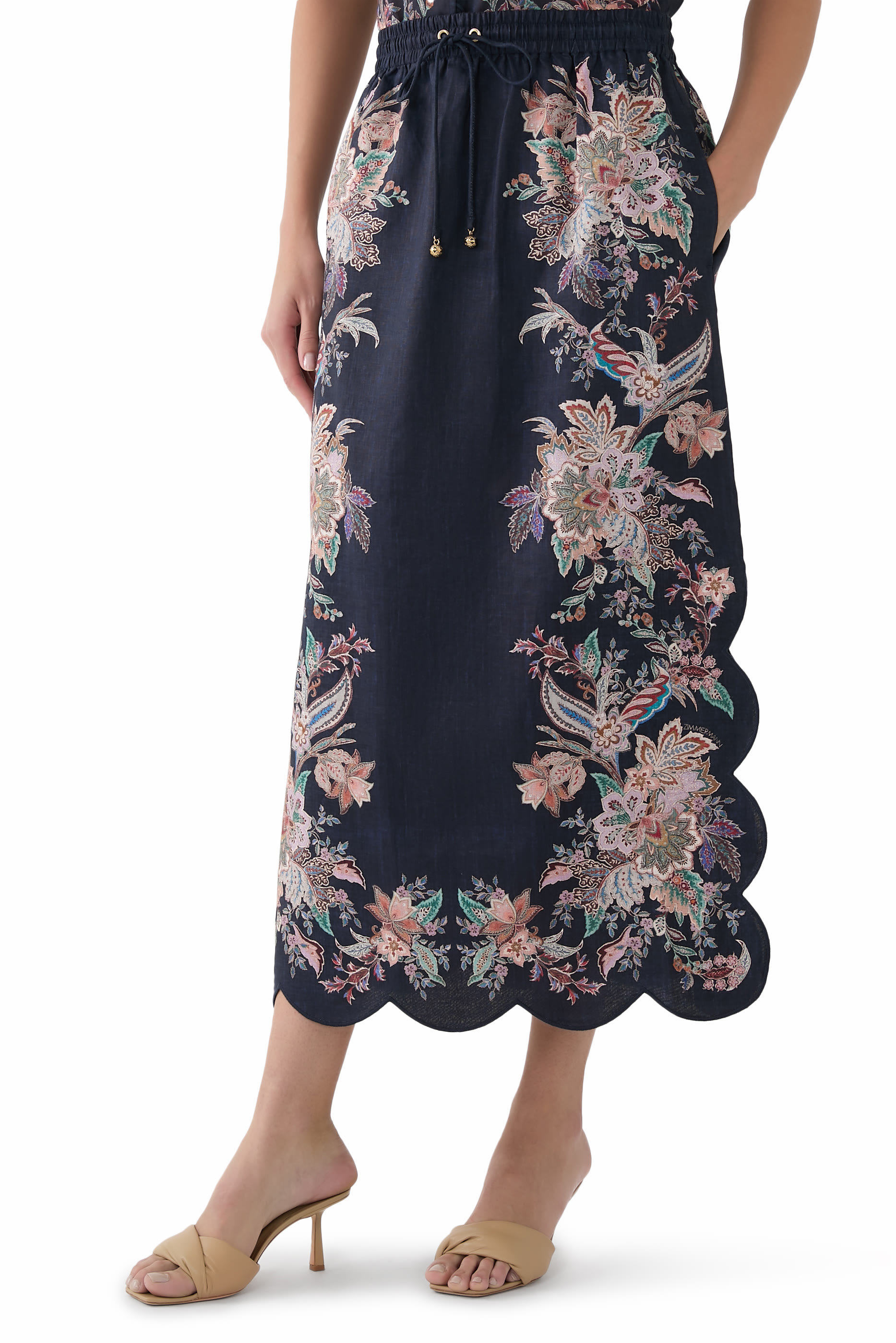 تنورة ريانون متوسطة الطول بحافة صدفية