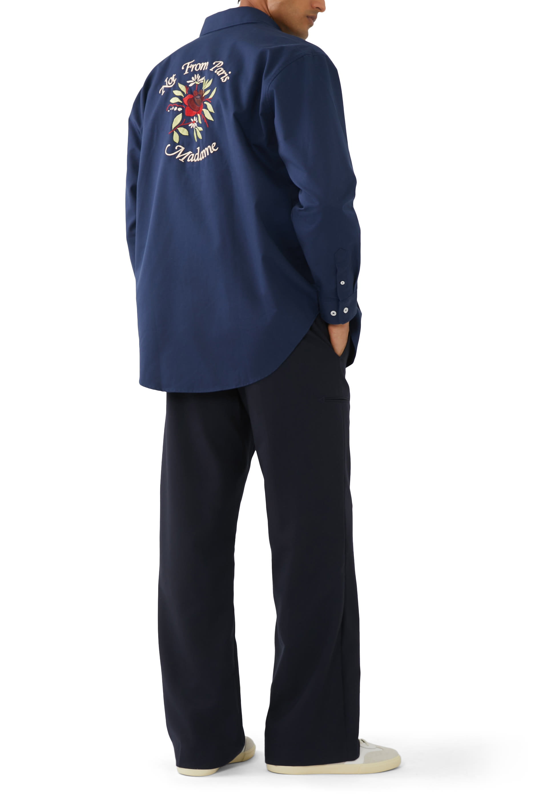 قميص بشعار الماركة