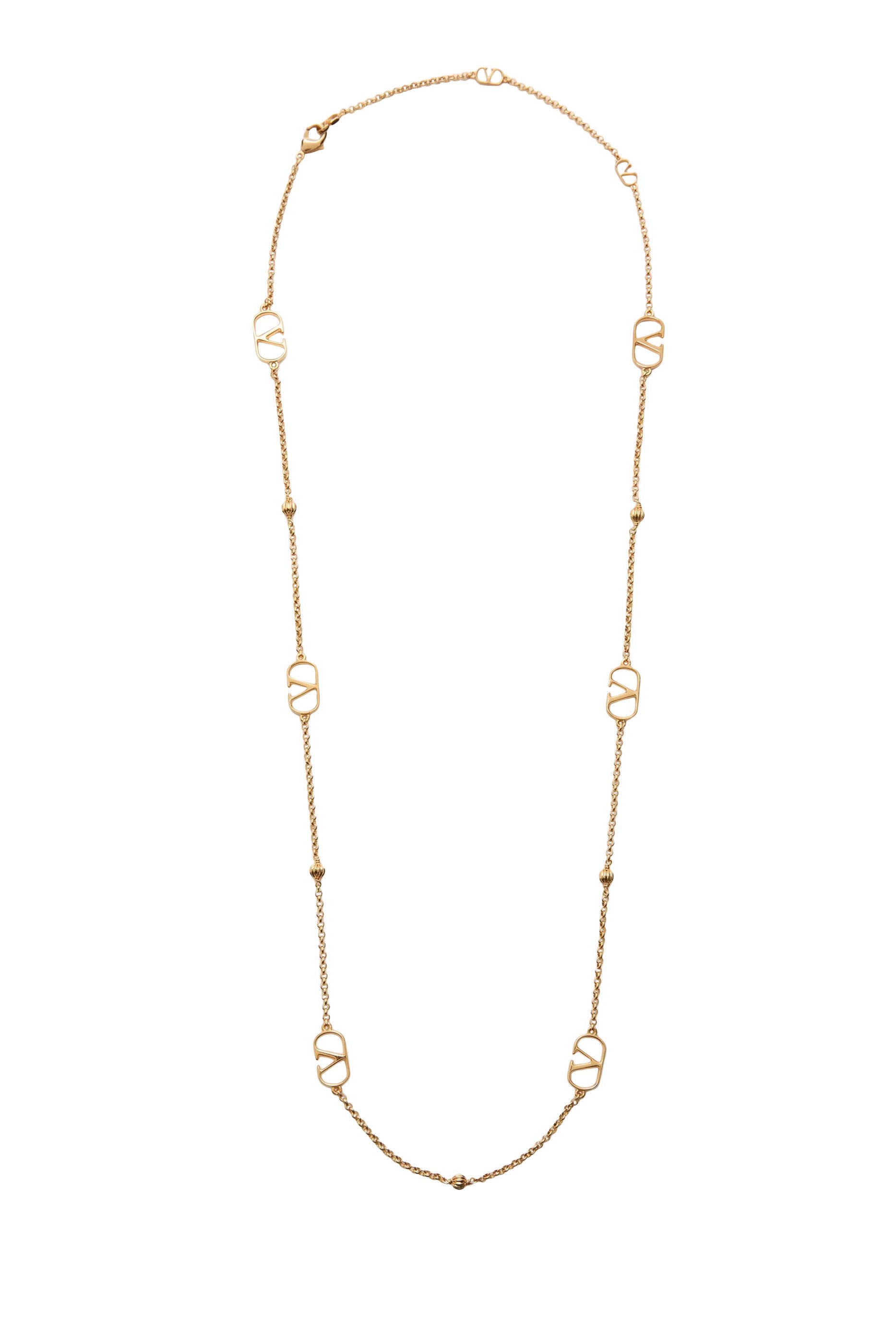 قلادة بشعار الماركة