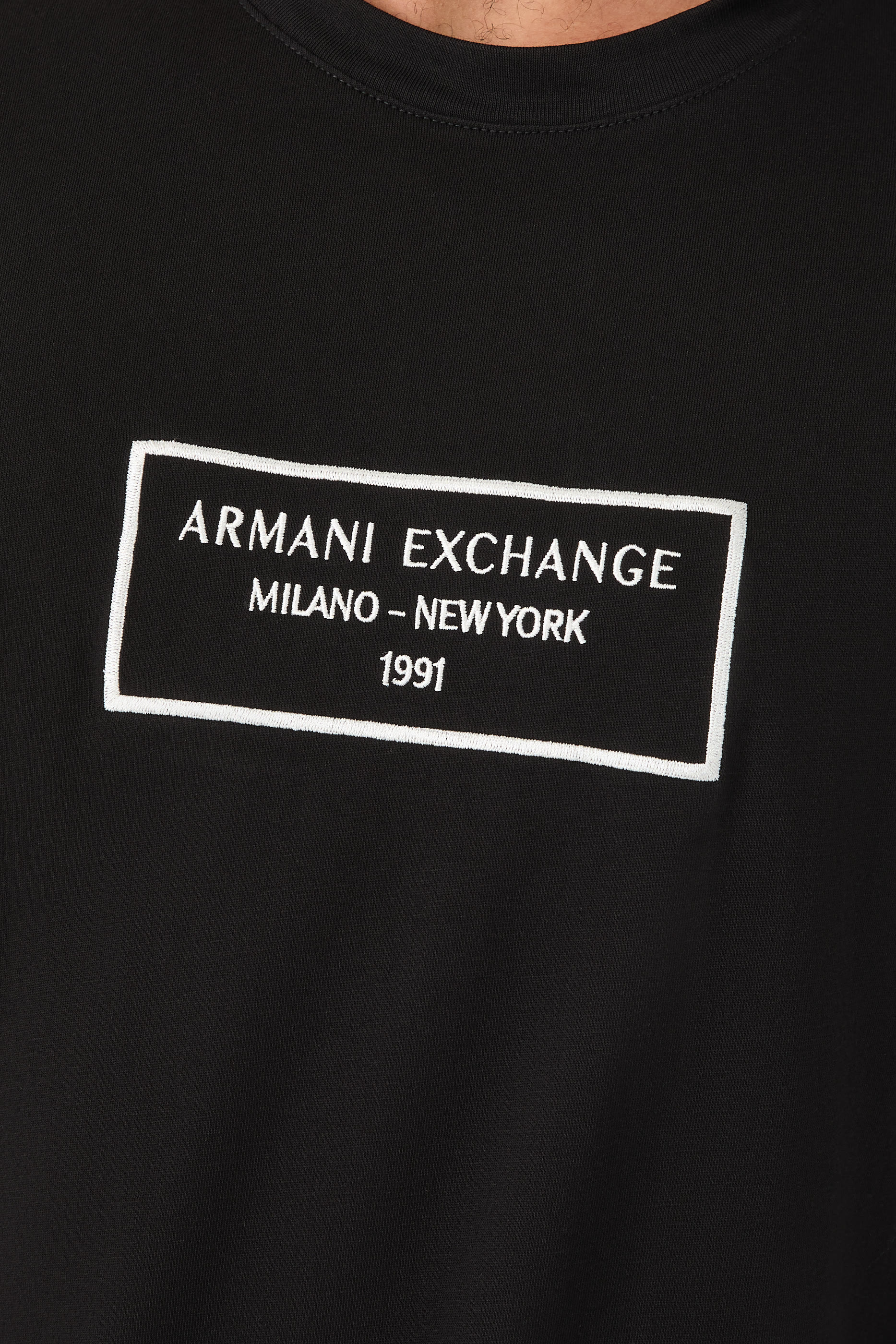 تيشيرت بشعار الماركة