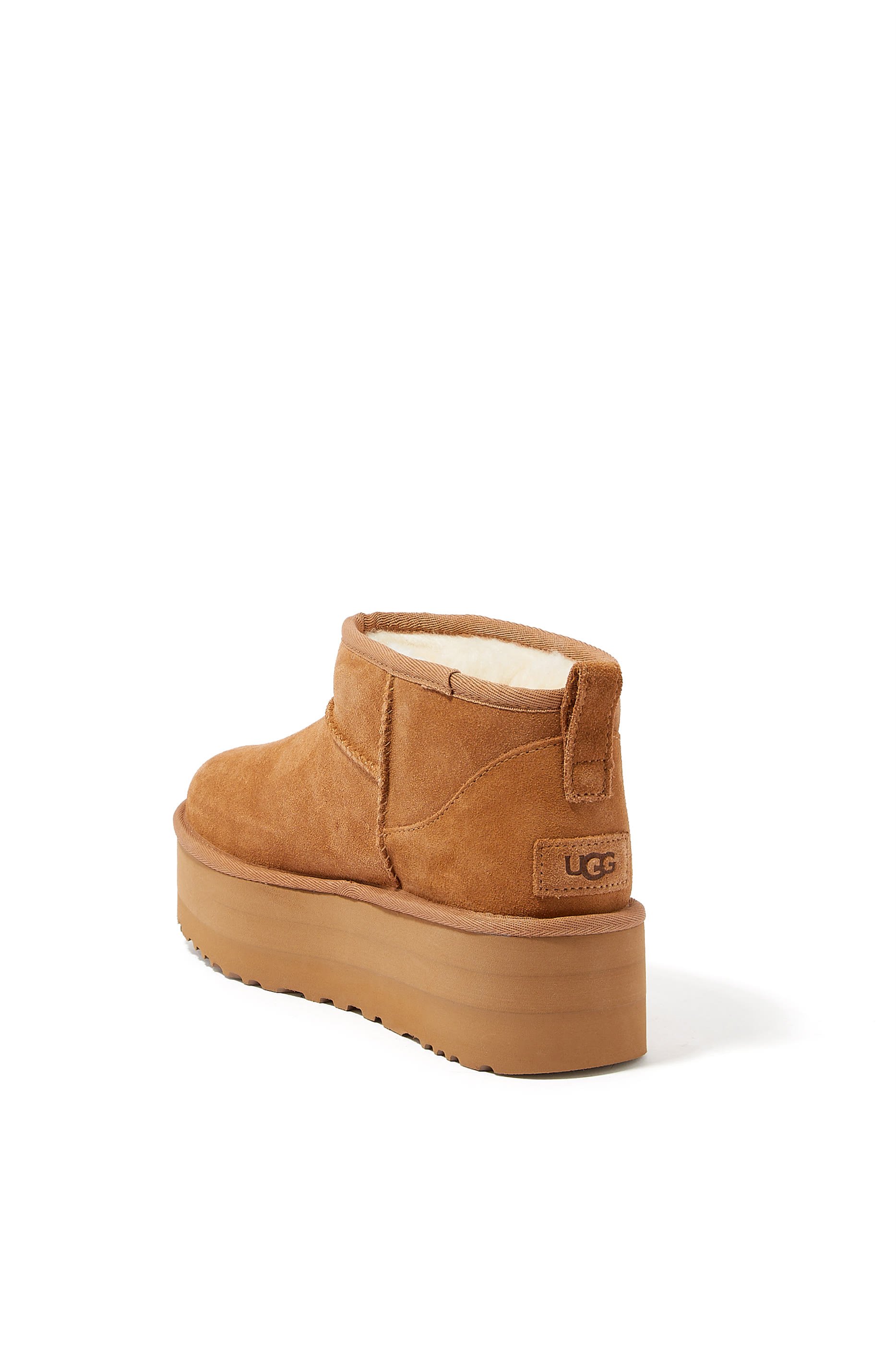 بوت كلاسيك قصير للغاية بنعل سميك