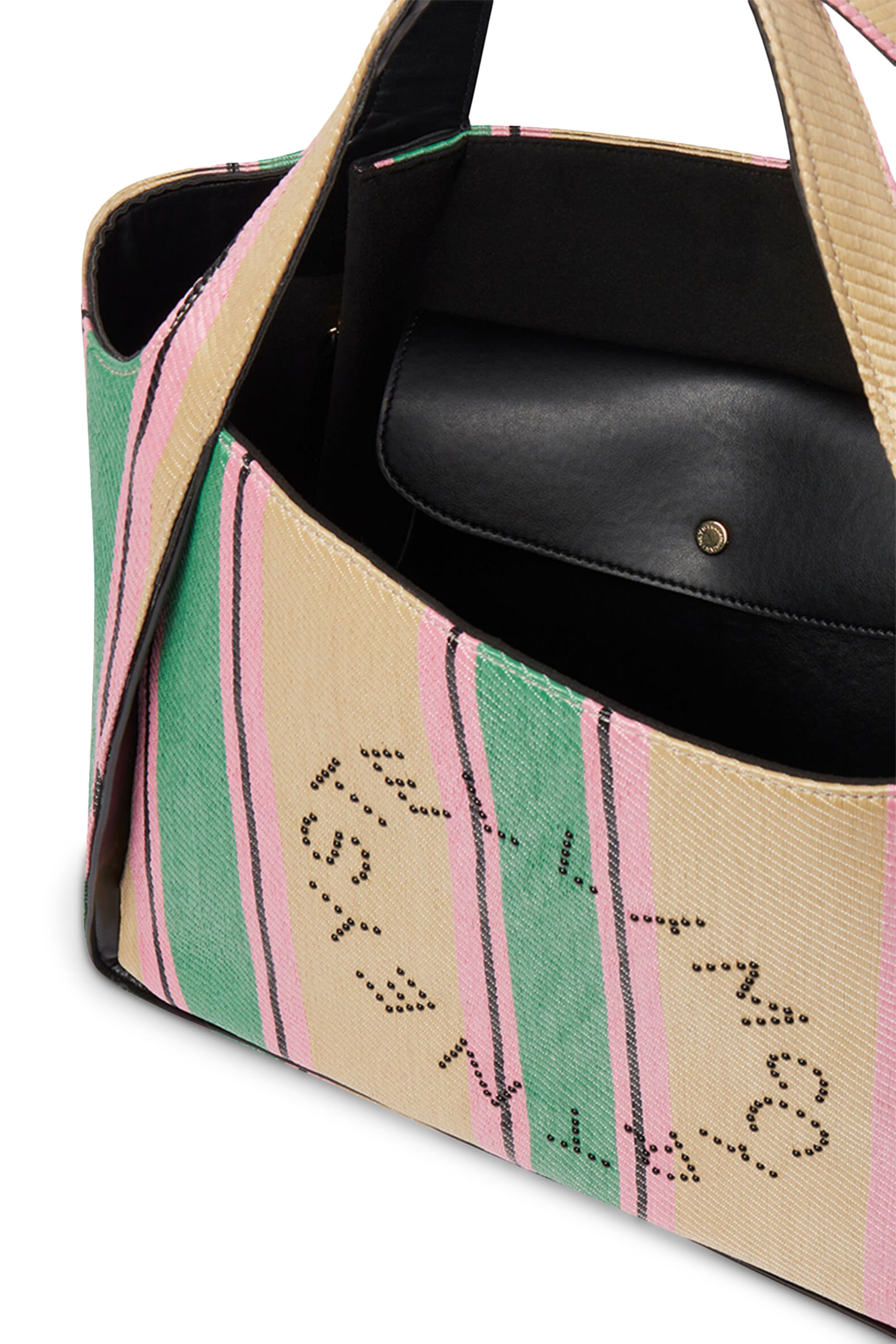 حقيبة يد خوص مخططة بشعار الماركة