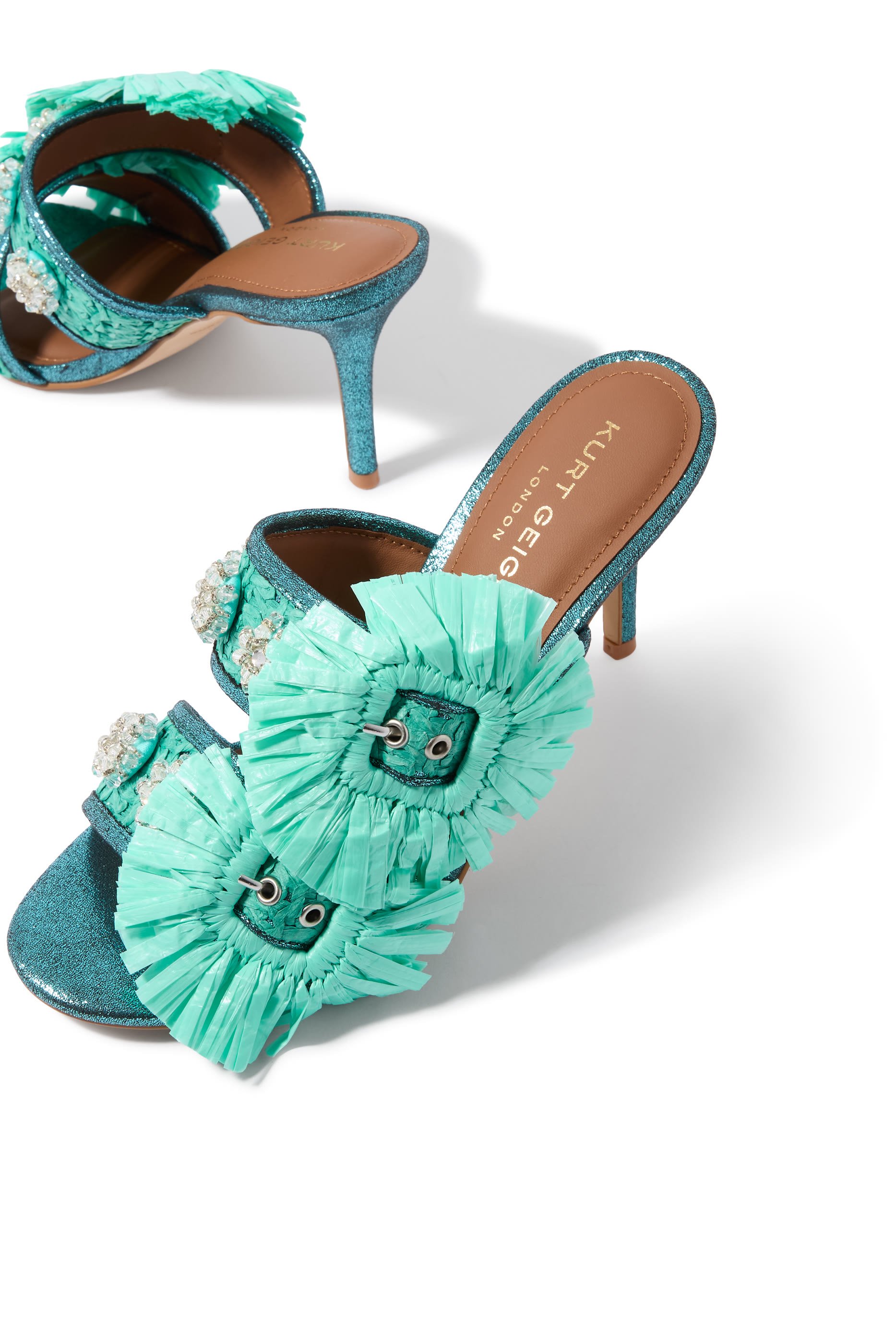 صندل بنعل مسطح بإبزيم رافيا