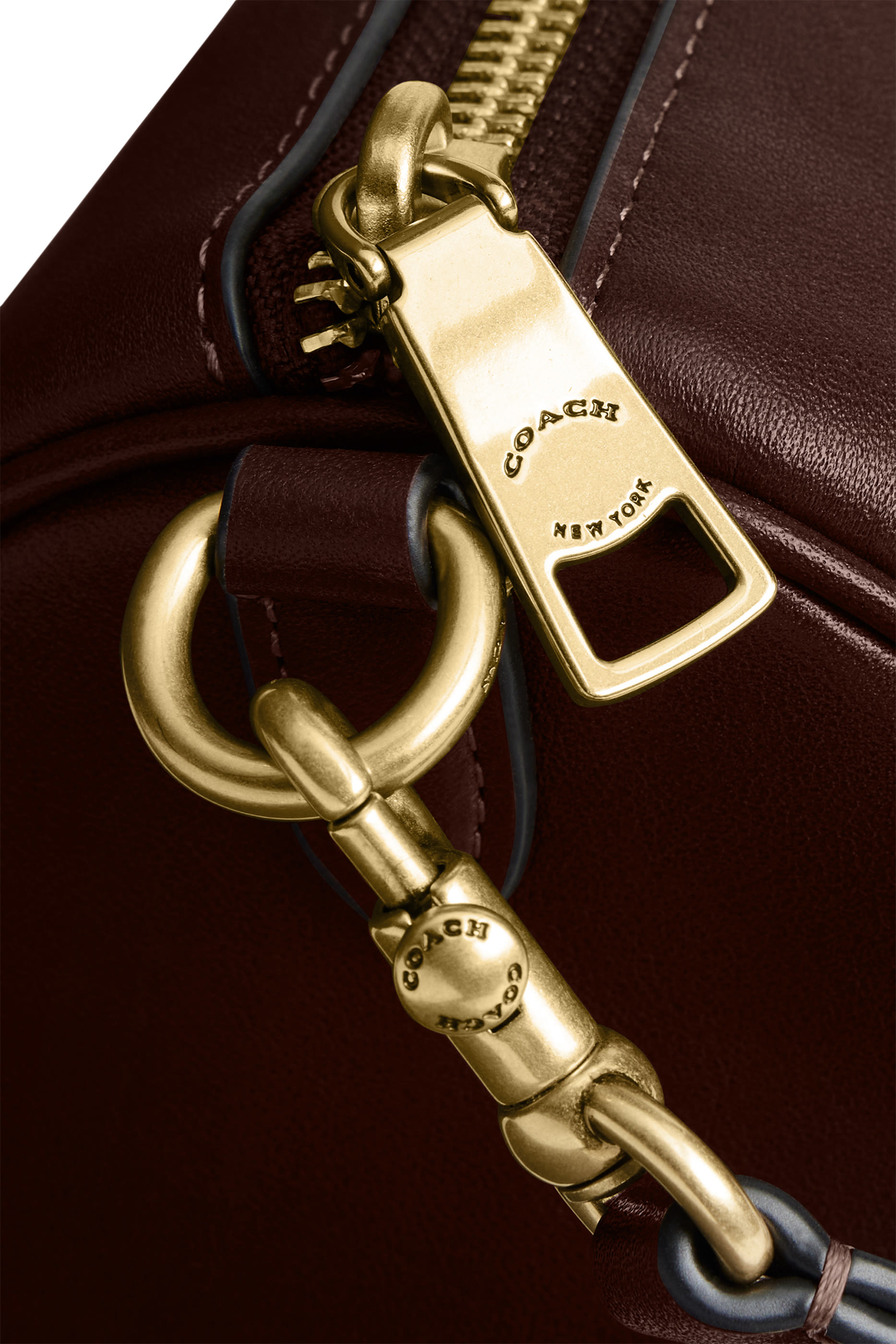 حقيبة بتصميم أسطواني