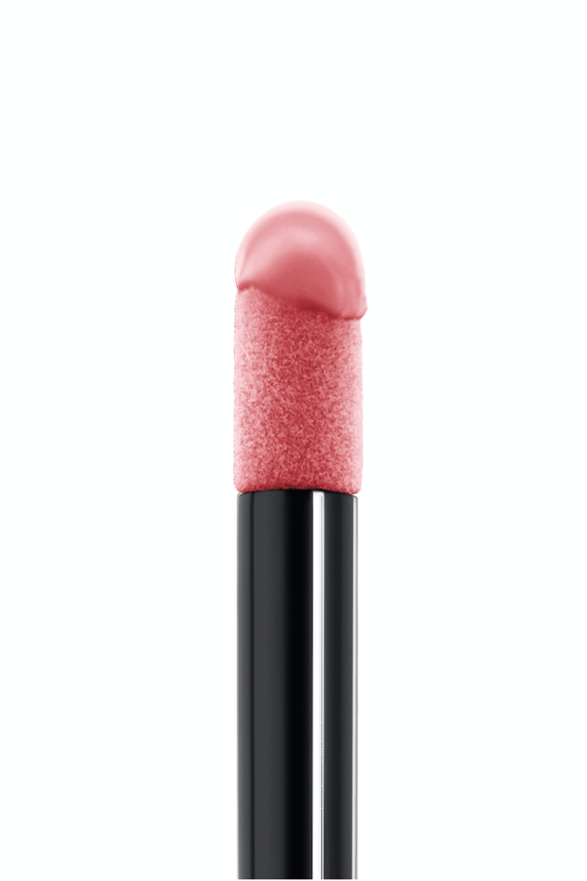 أحمر شفاه يتركيبة سائلة غير لامعة