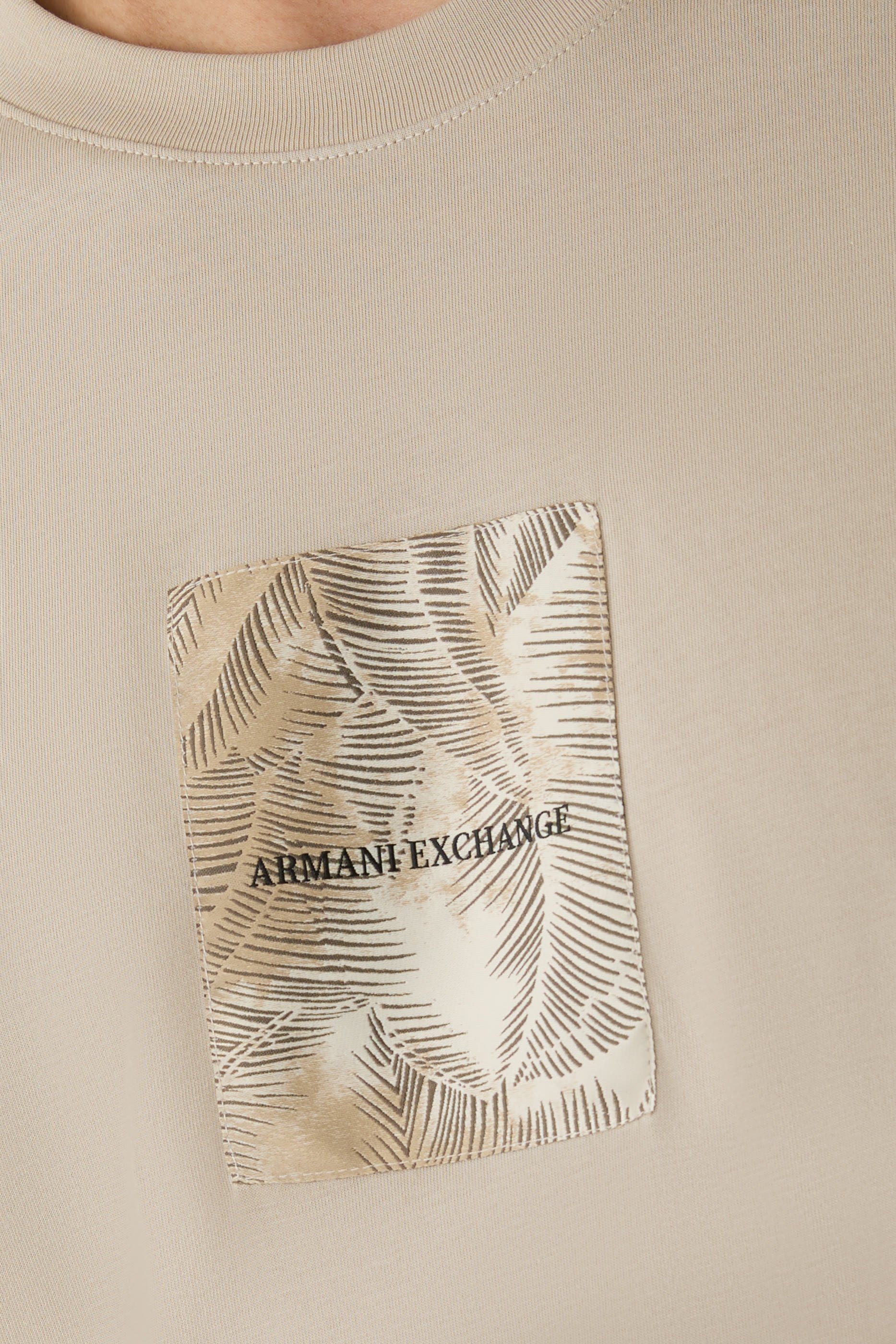 تيشيرت إبيزا بشعار الماركة