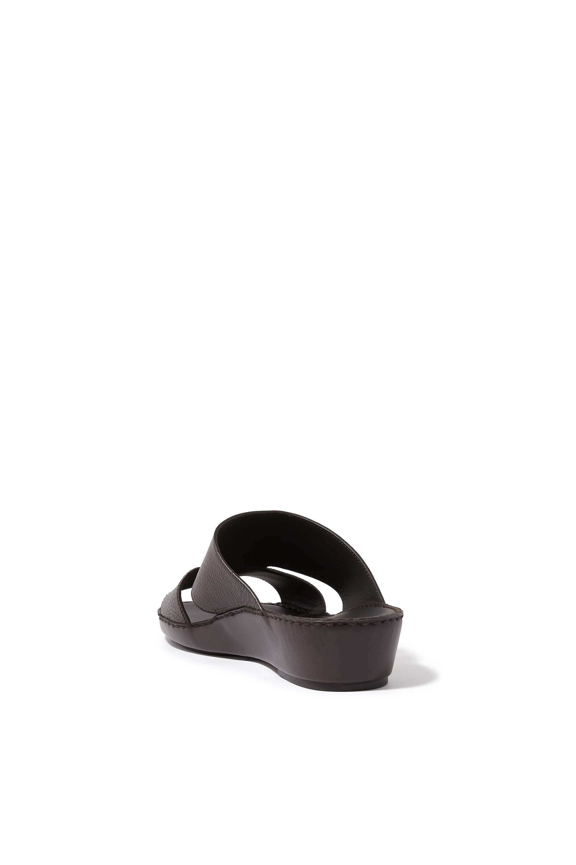 صندل بشعار الماركة