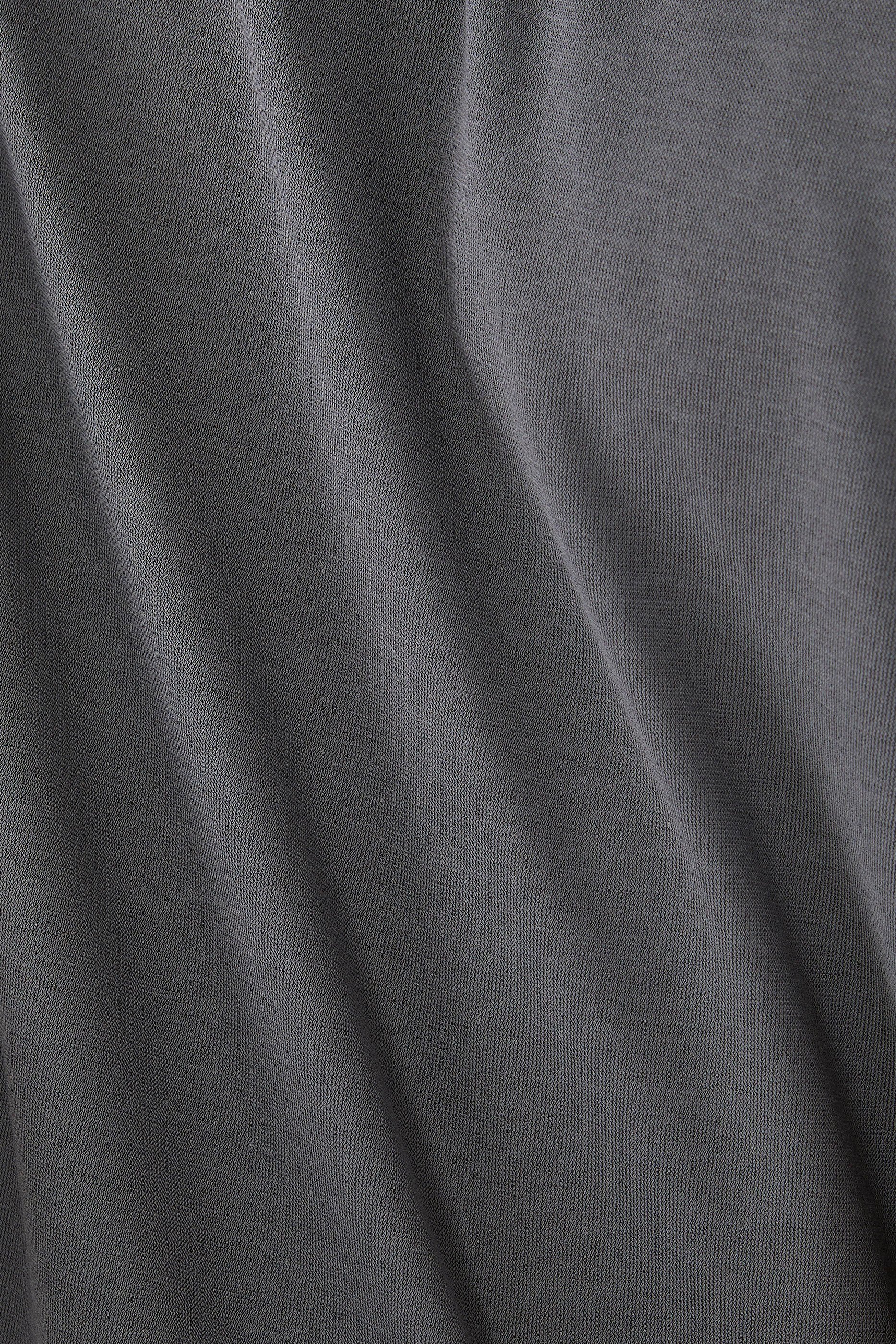 تيشيرت قطن بقصة ضيقة