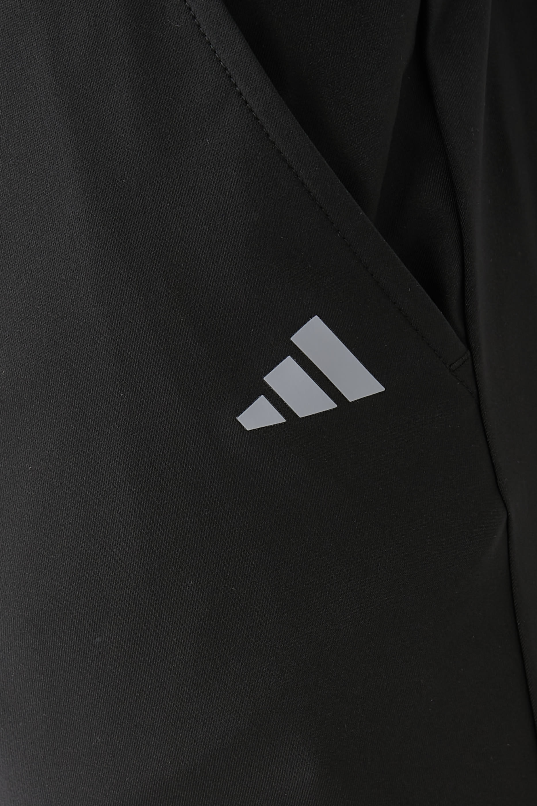 بنطال غولف بحافة مزمومة