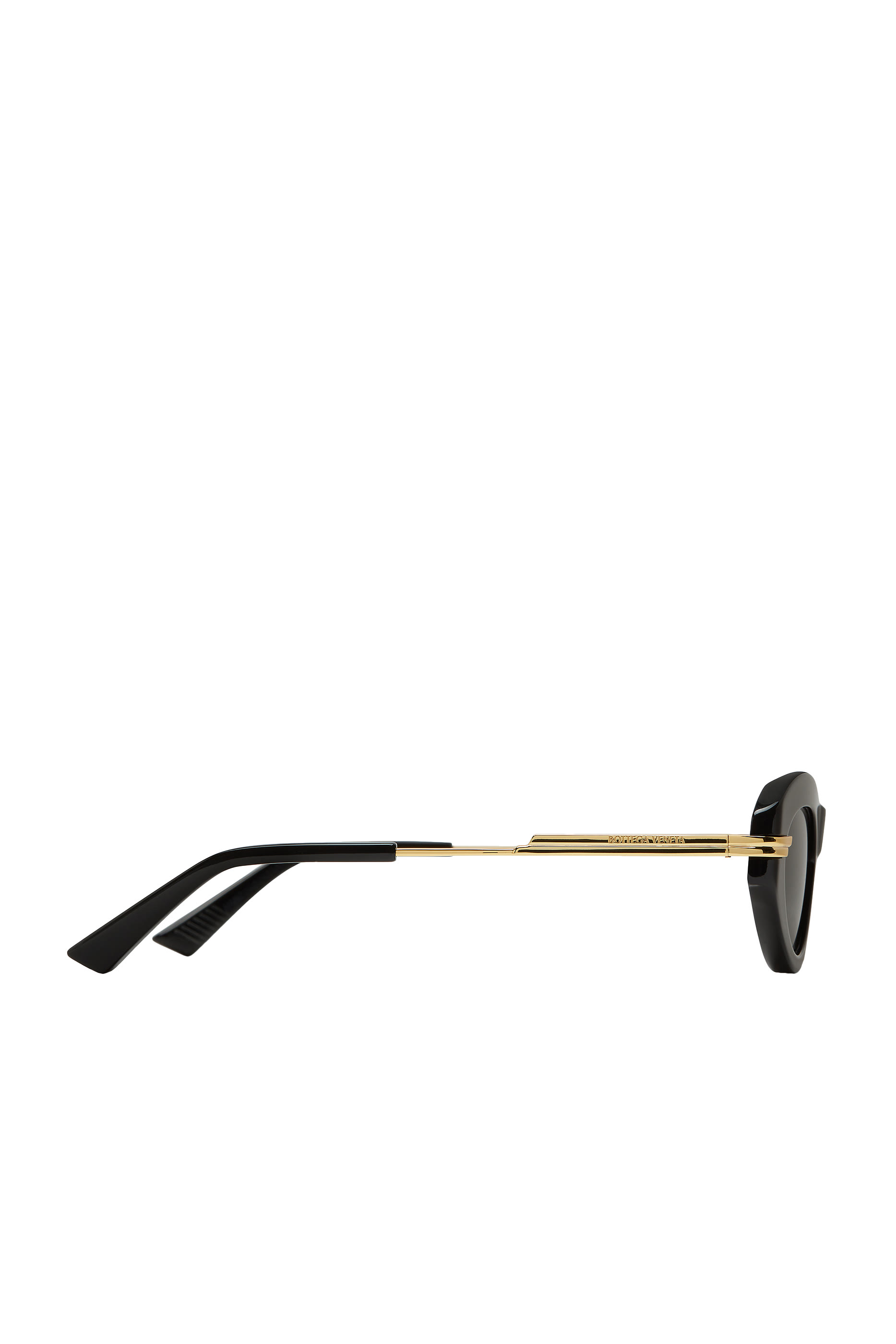 نظارة شمسية كلاسيكية بإطار بتصميم عين القطة