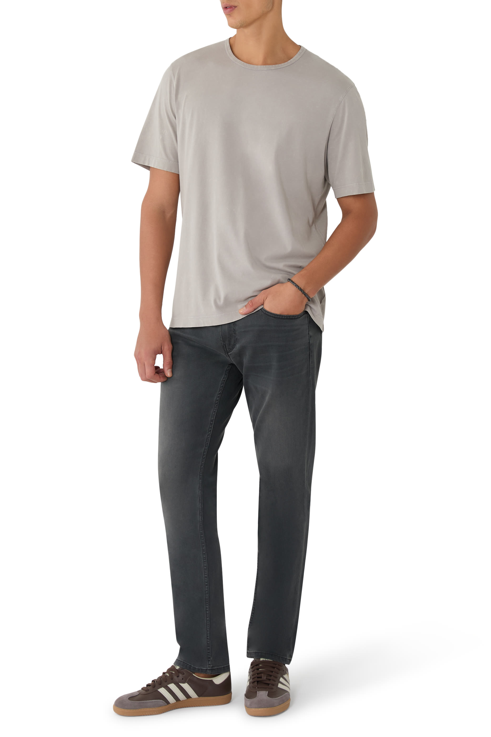 تيشيرت بياقة ضيقة مضلعة