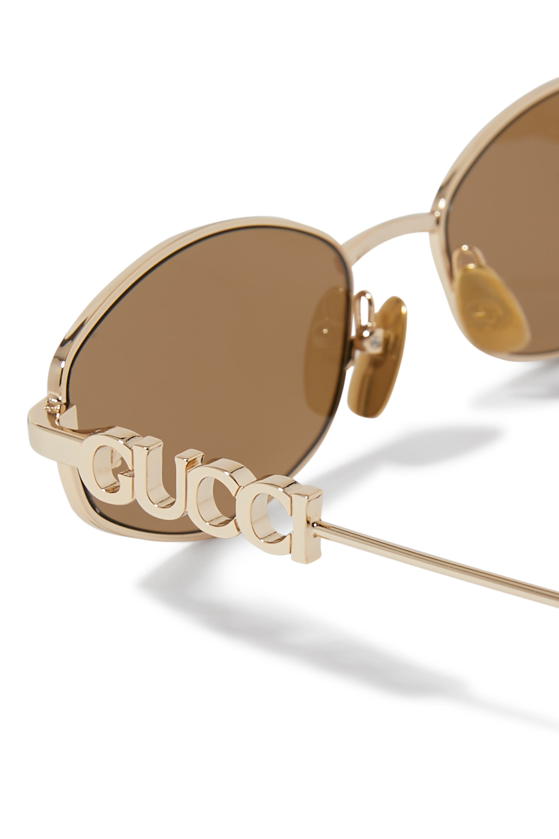 نظارة شمسية بإطار بيضوي