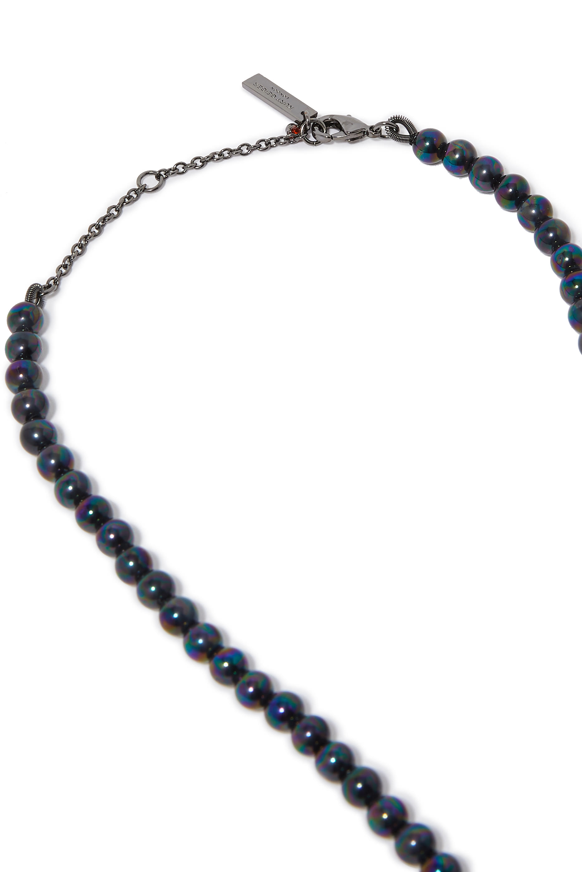 قلادة مزينة بلؤلؤ وحلية رأس النسر