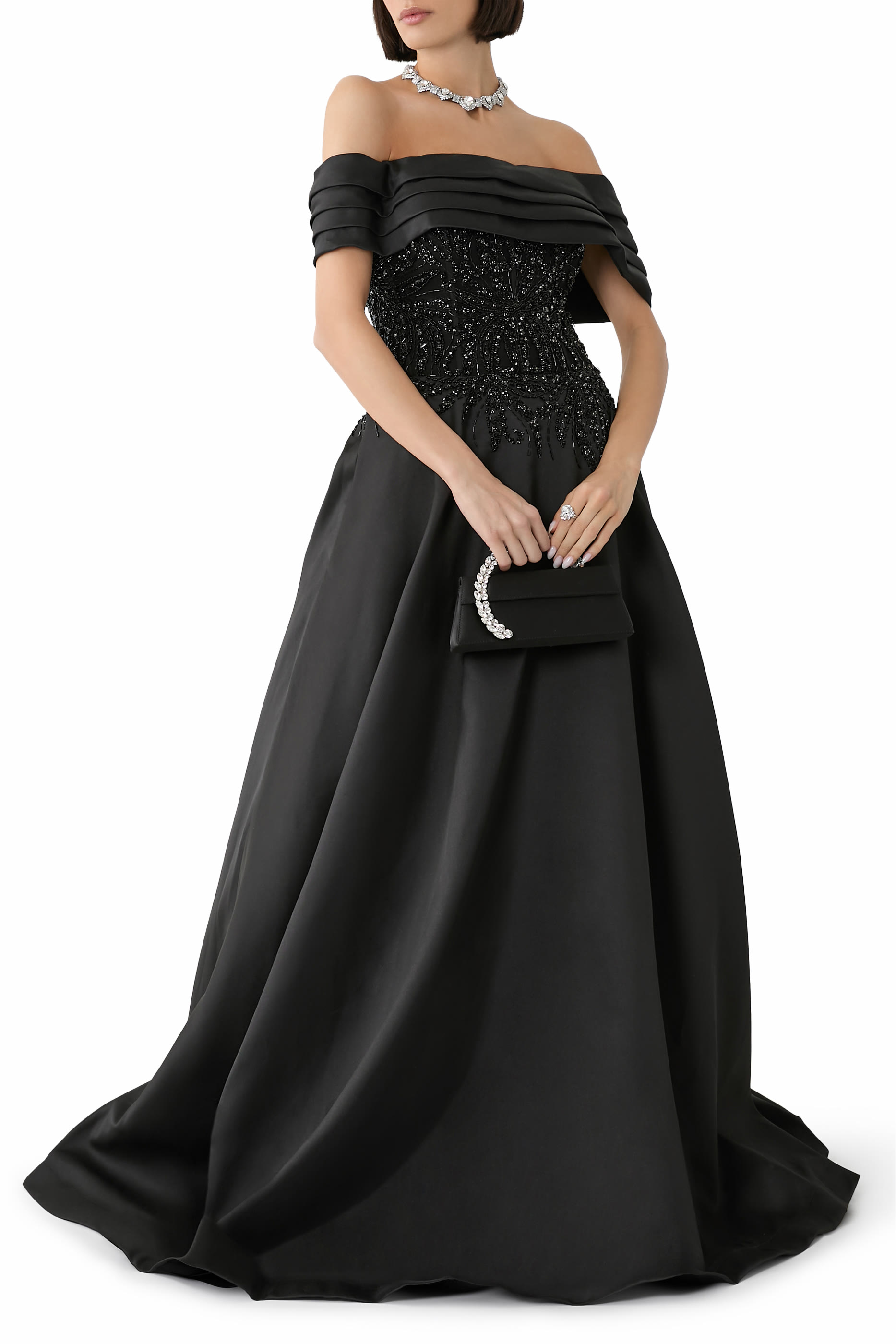 فستان سهرة بأكتاف متساقطة