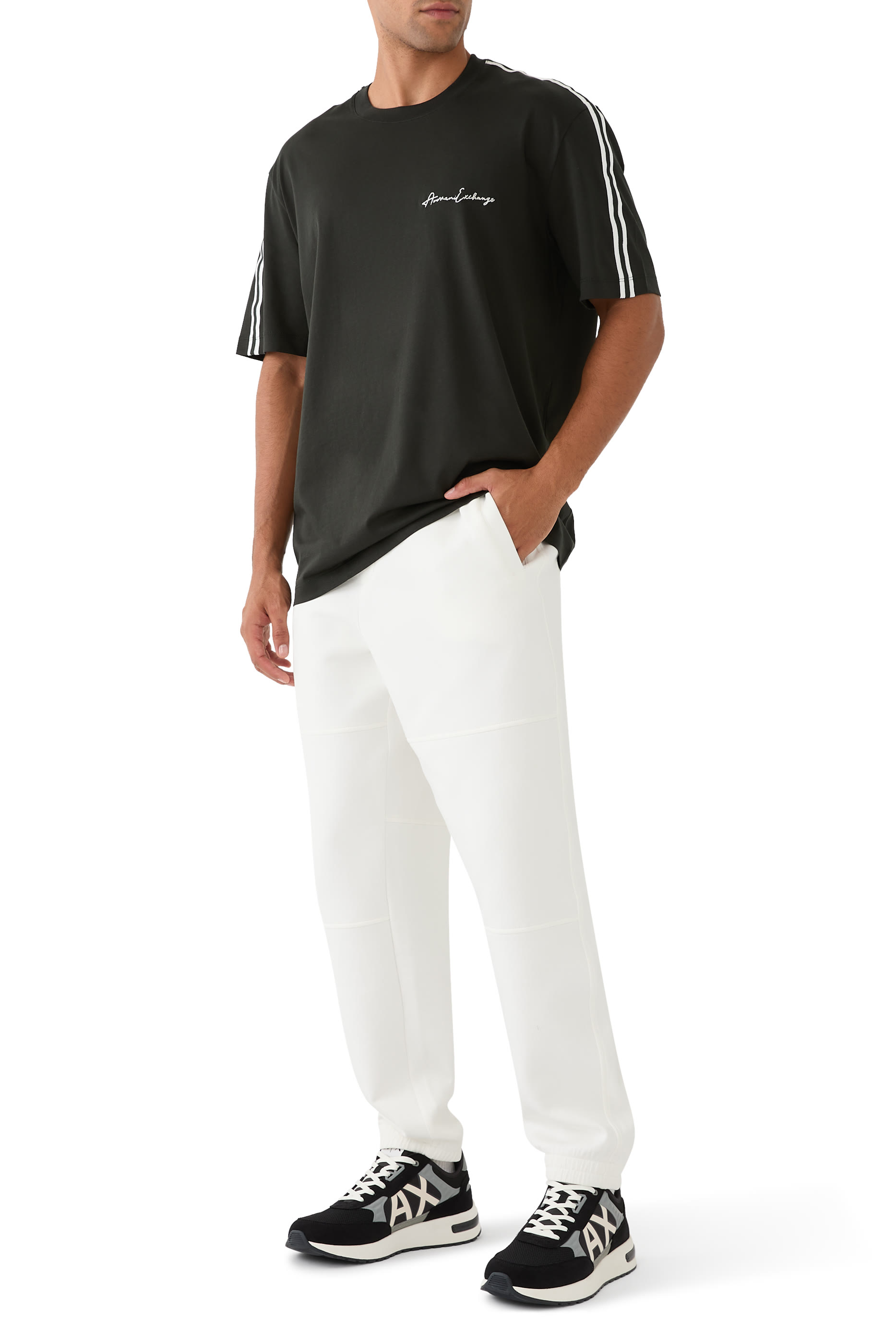 سنيكرز بأربطة وشعار الماركة بملمس بارز