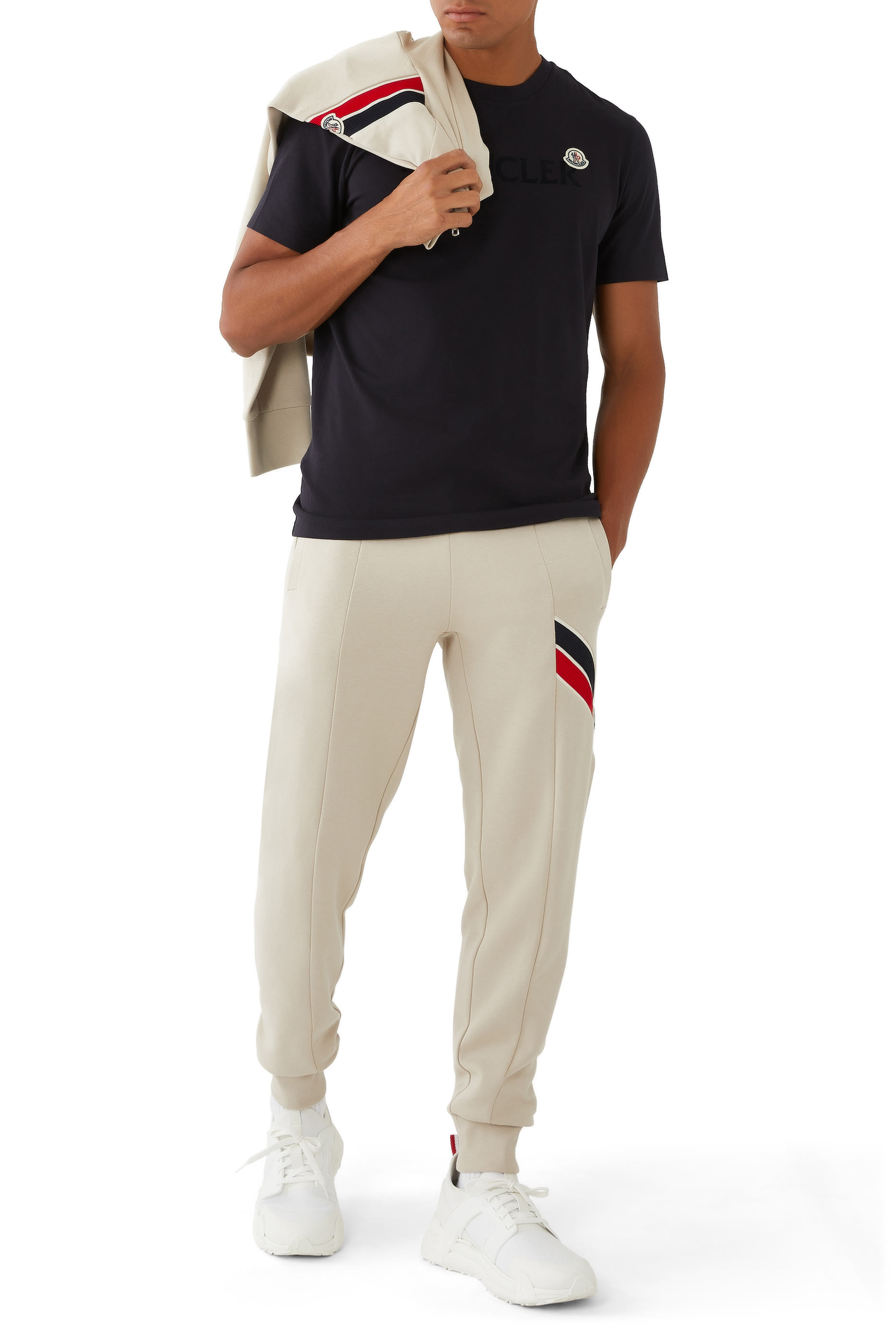 تيشيرت بشعار الماركة بارز الملمس