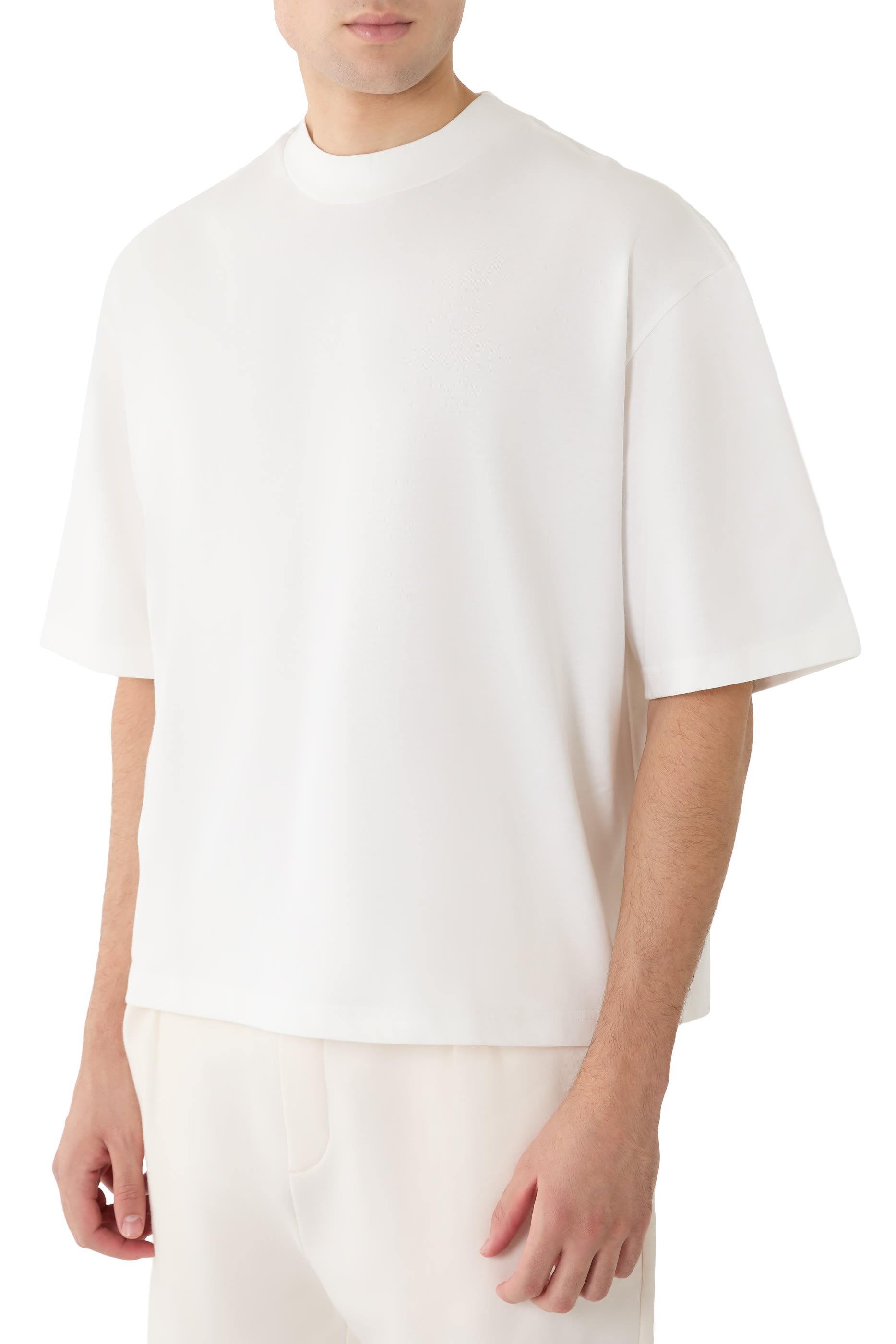 تيشيرت بياقة عالية